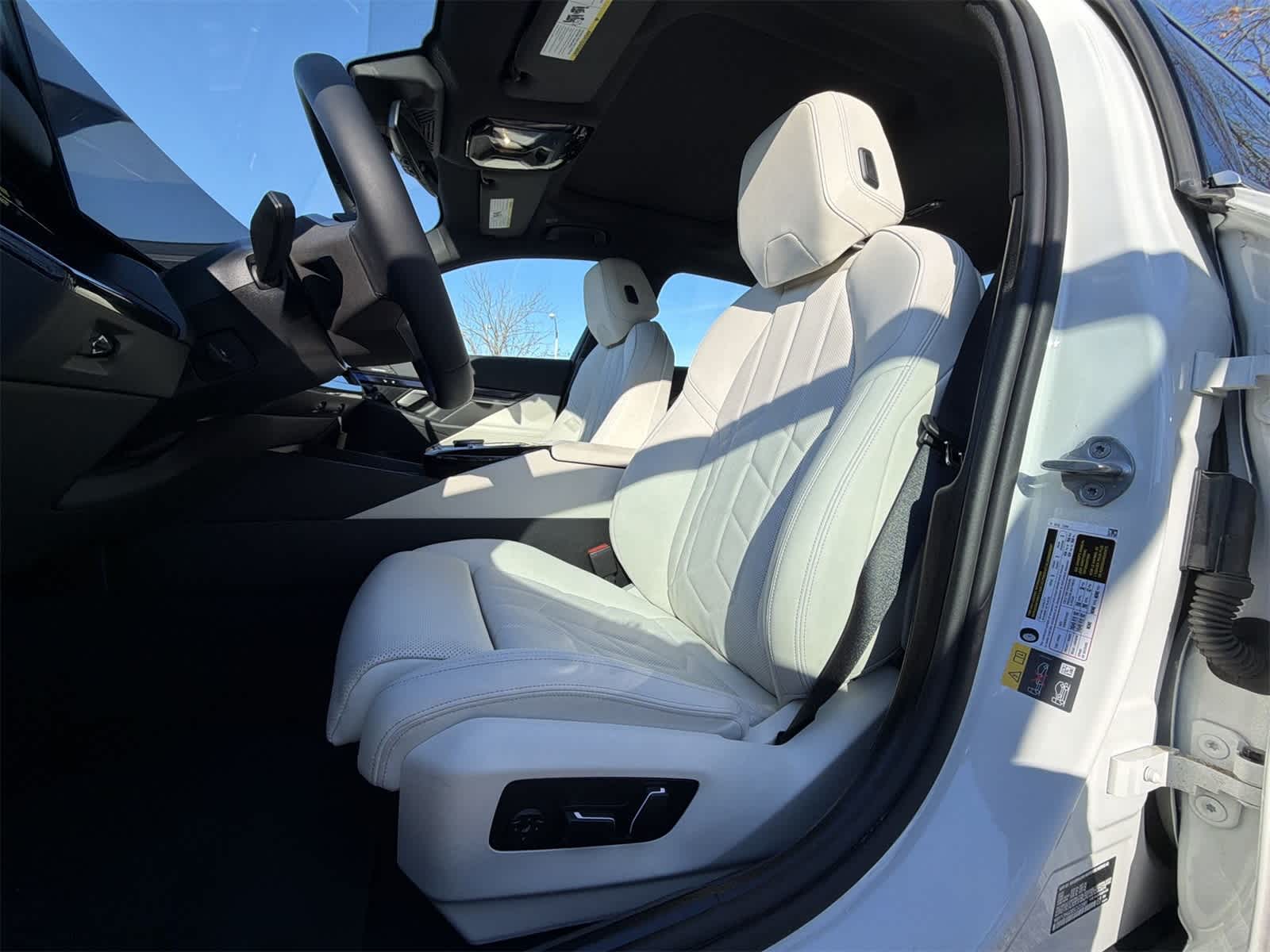 Thumbnail: 2025 BMW i5 - 19