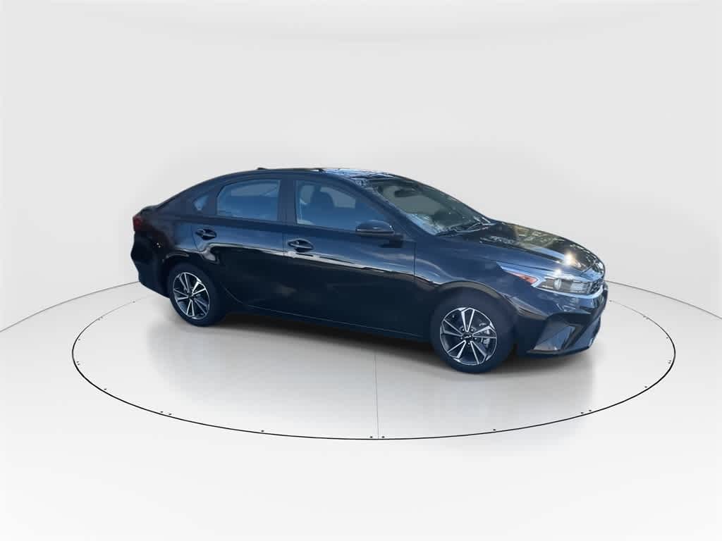 Thumbnail: 2023 Kia Forte - 3
