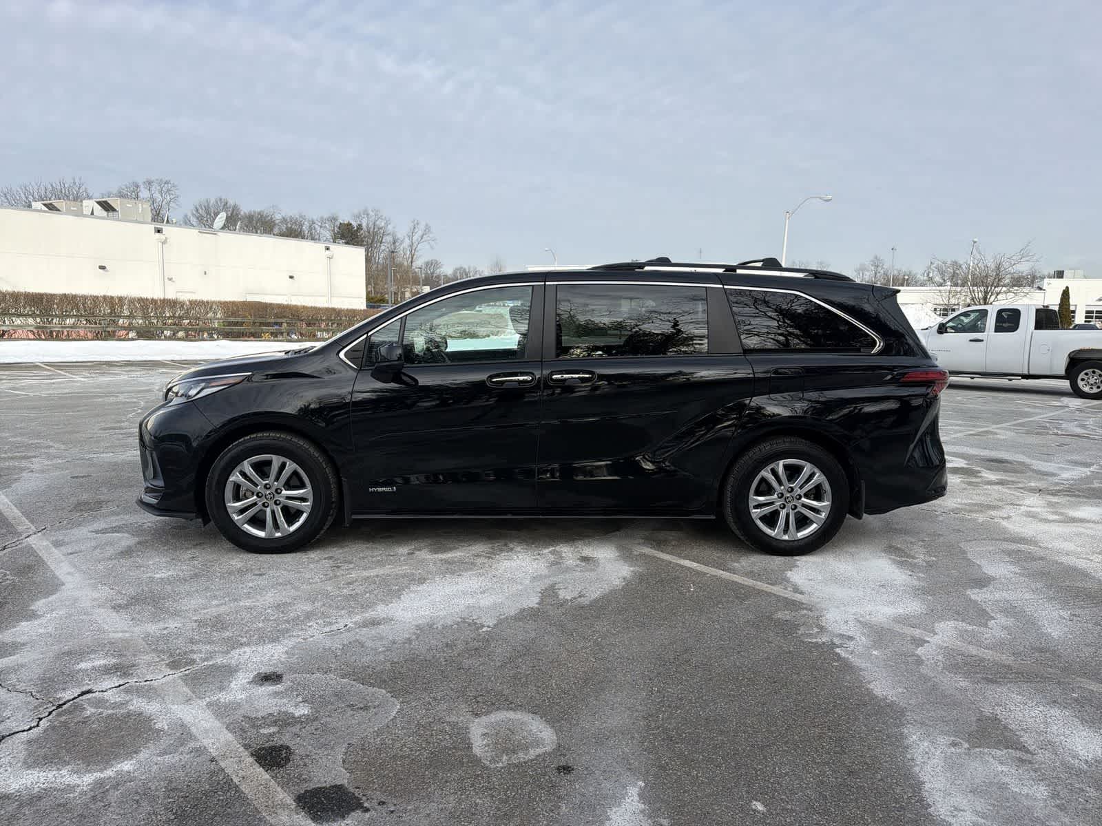 Thumbnail: 2021 Toyota Sienna - 11