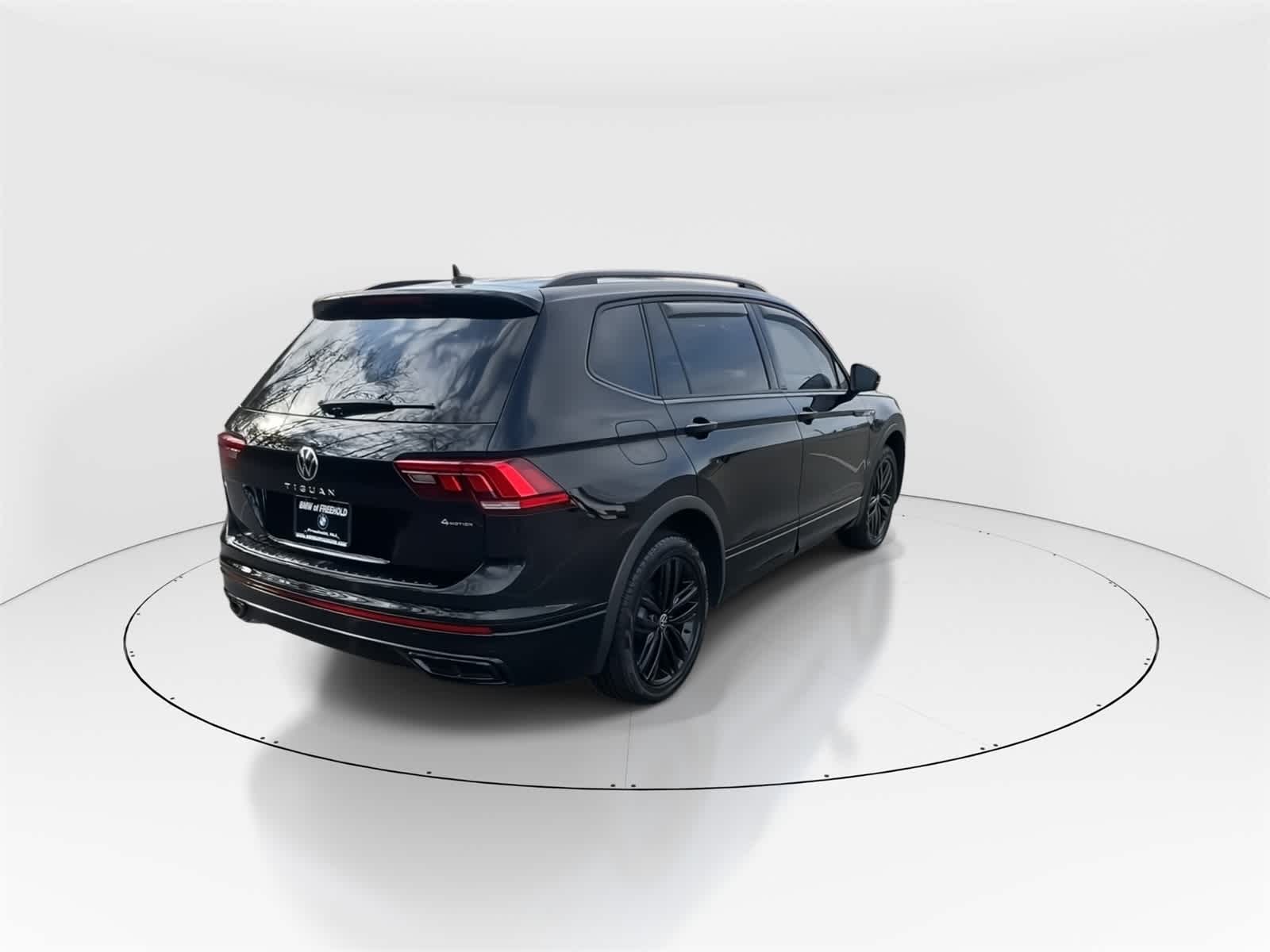 Thumbnail: 2022 Volkswagen Tiguan - 9