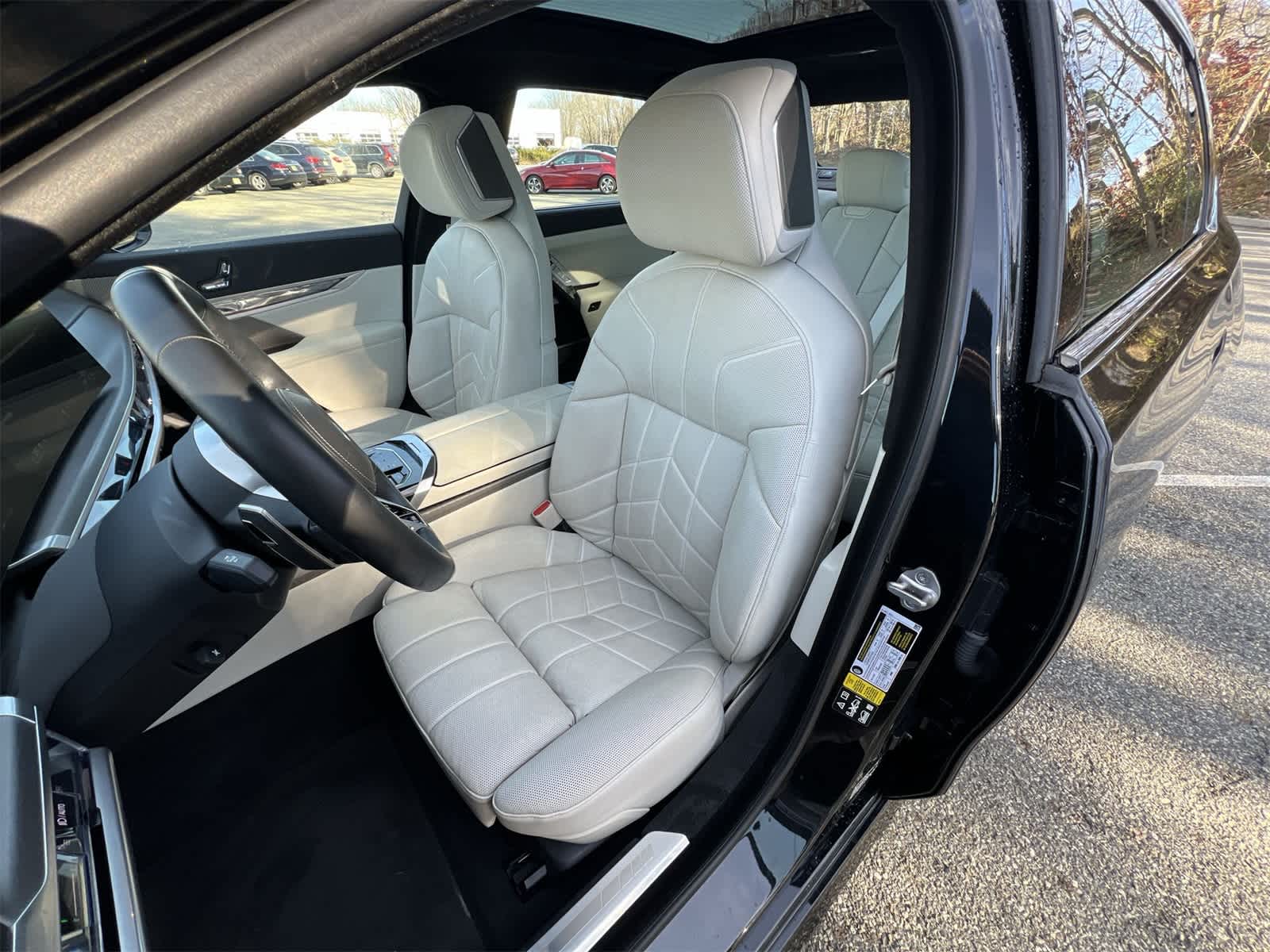 Thumbnail: 2023 BMW 7 Series - 19