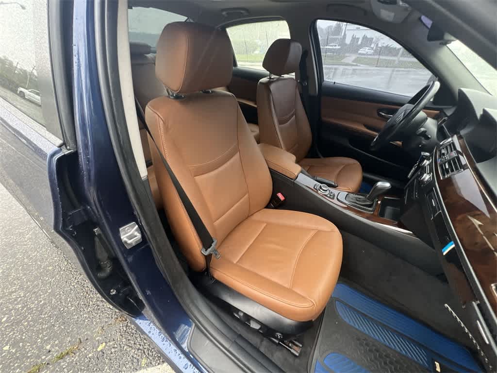 Thumbnail: 2011 BMW 3 Series - 22