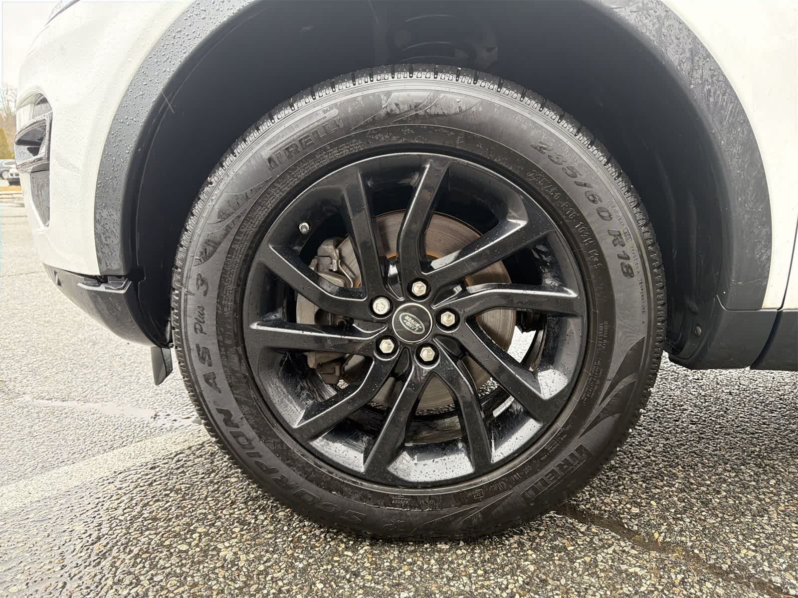 Thumbnail: 2018 Land Rover Discovery Sport - 16