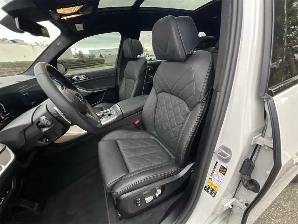 Thumbnail: 2024 BMW X7 - 19