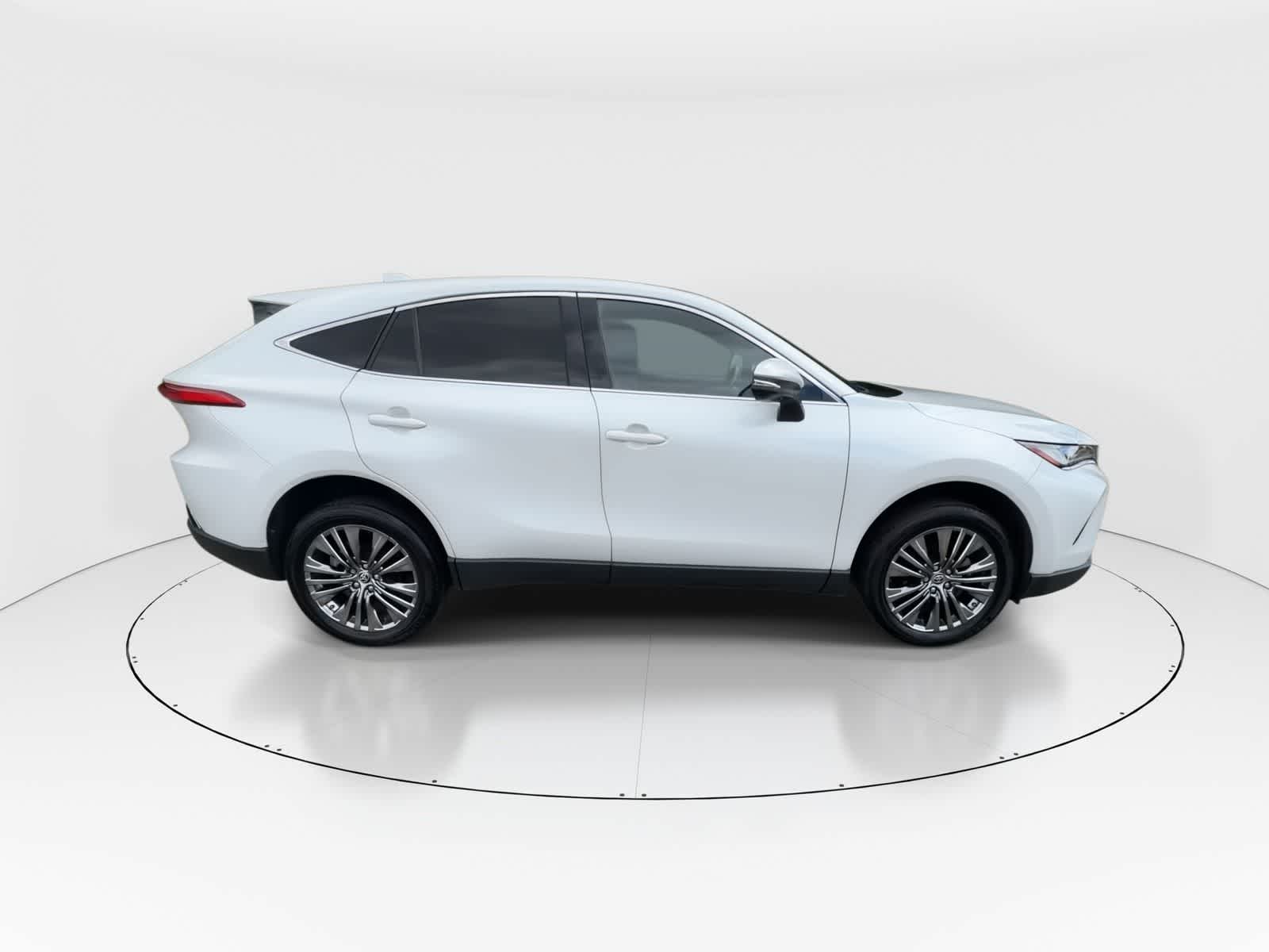 Thumbnail: 2023 Toyota Venza - 9