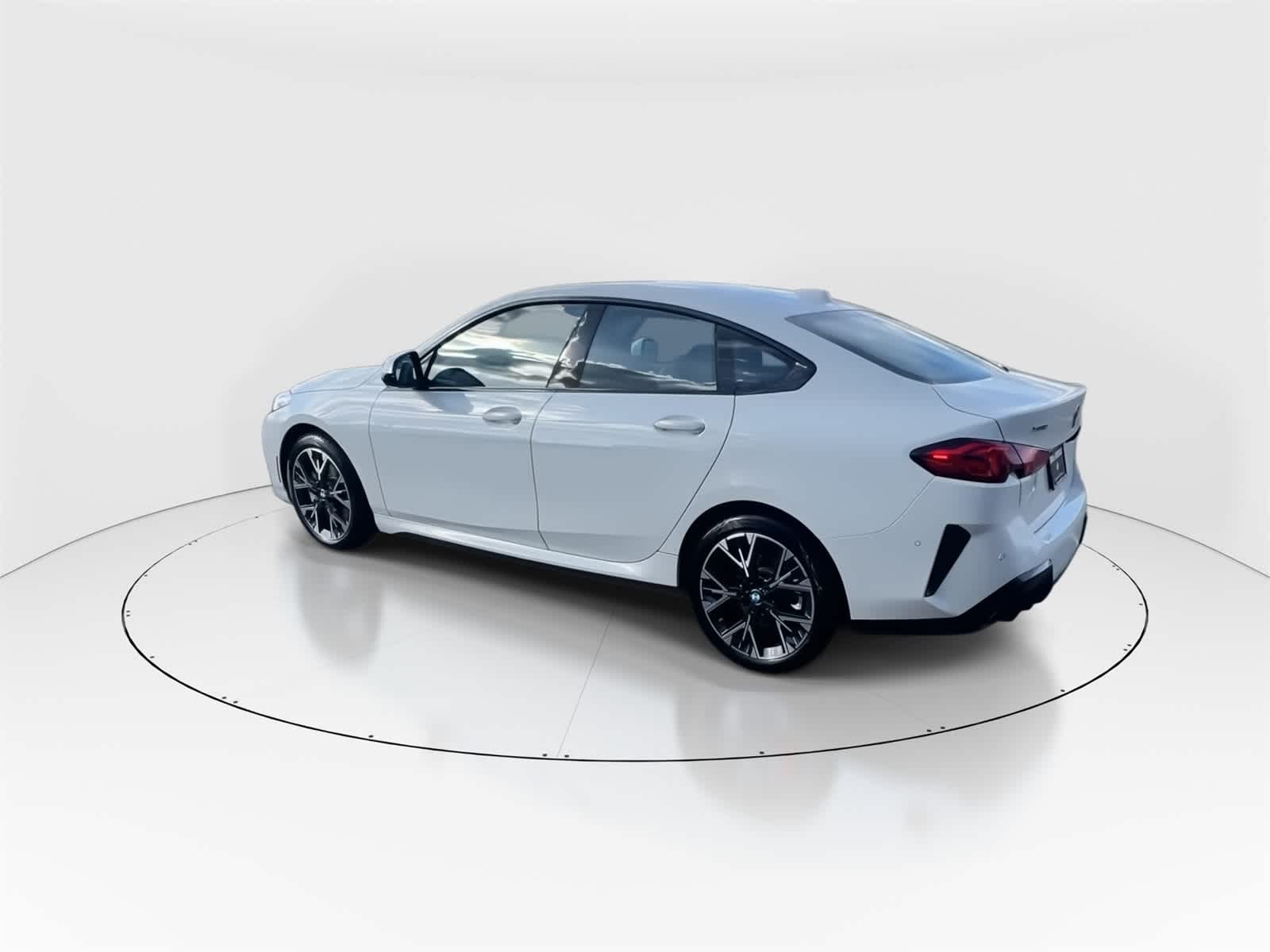 Thumbnail: 2025 BMW 2 Series - 7