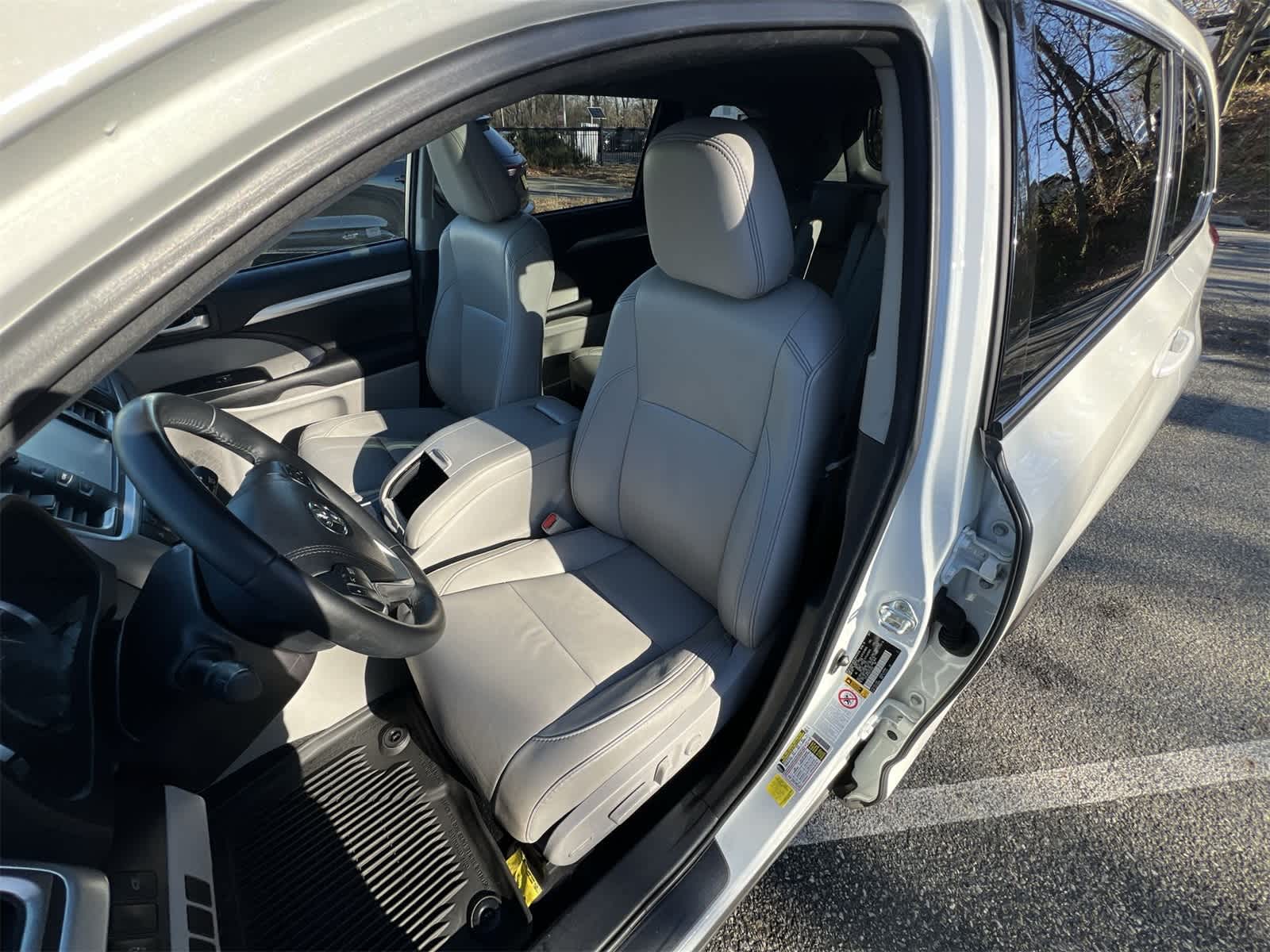 Thumbnail: 2017 Toyota Highlander - 19