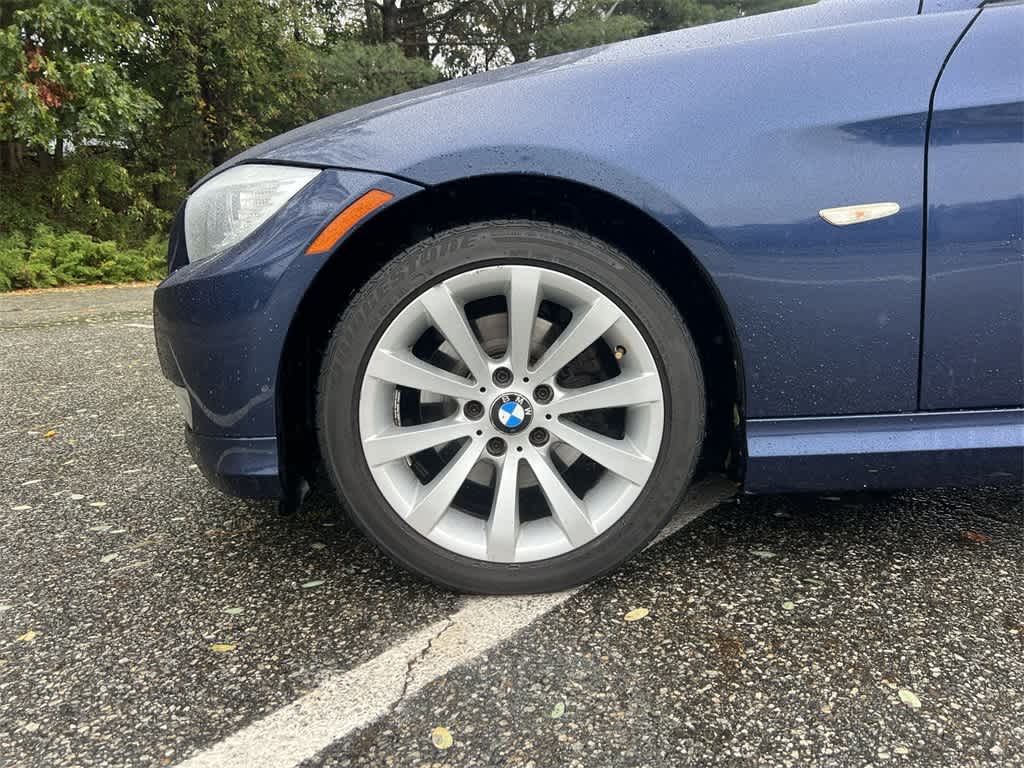 Thumbnail: 2011 BMW 3 Series - 16