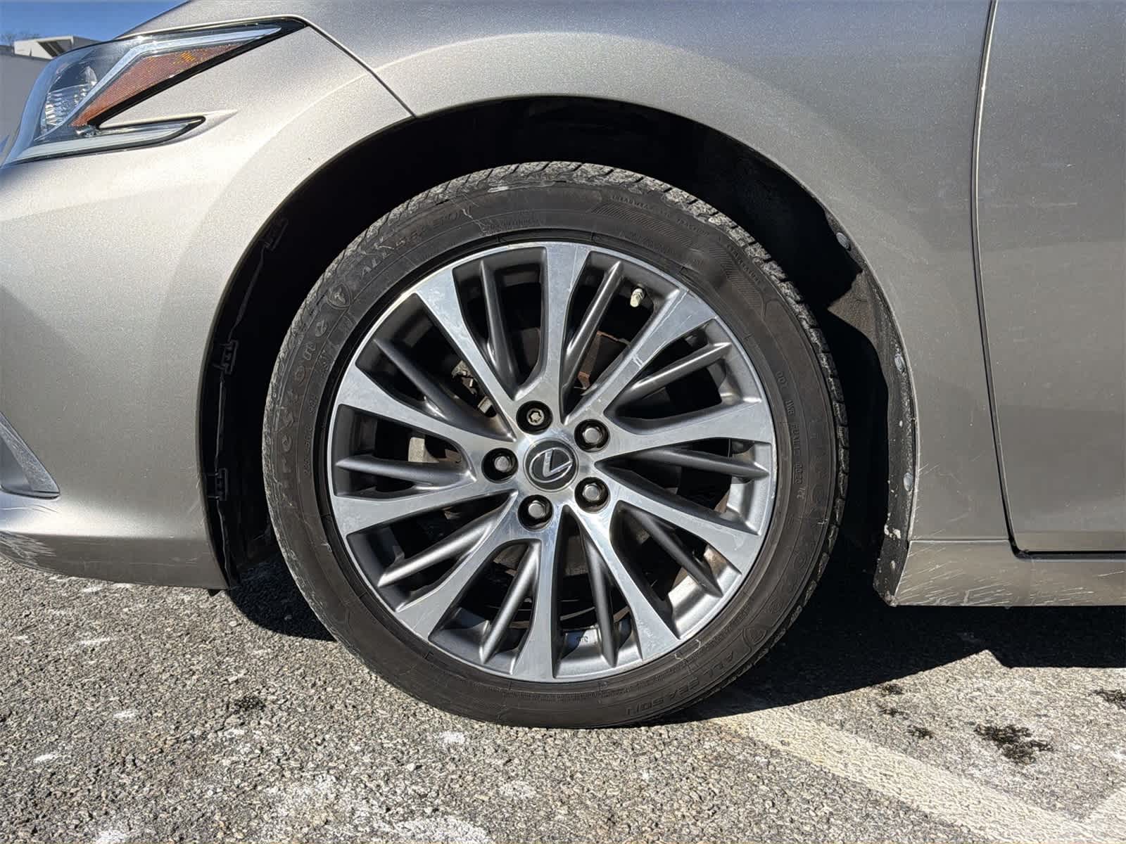 Thumbnail: 2019 Lexus ES - 16