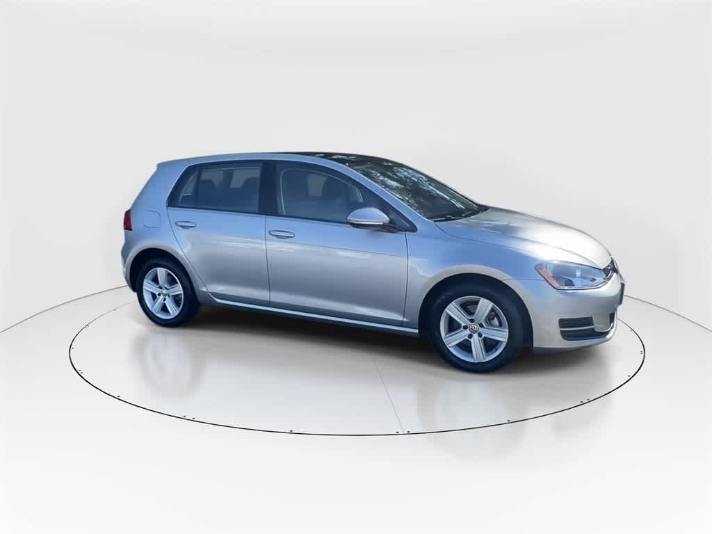 Thumbnail: 2017 Volkswagen Golf - 3