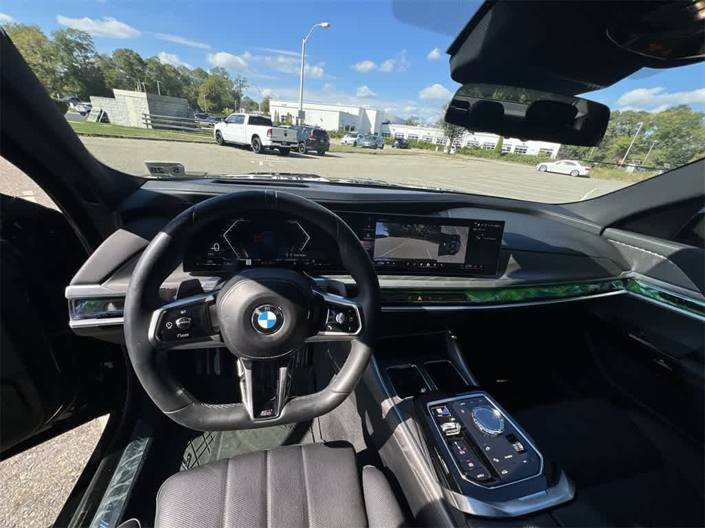 Thumbnail: 2023 BMW 7 Series - 18