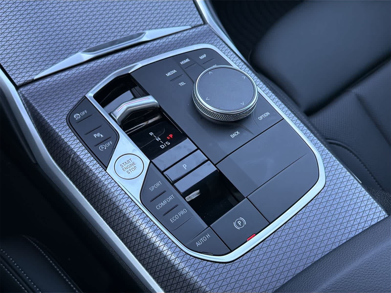 Thumbnail: 2025 BMW 3 Series - 25