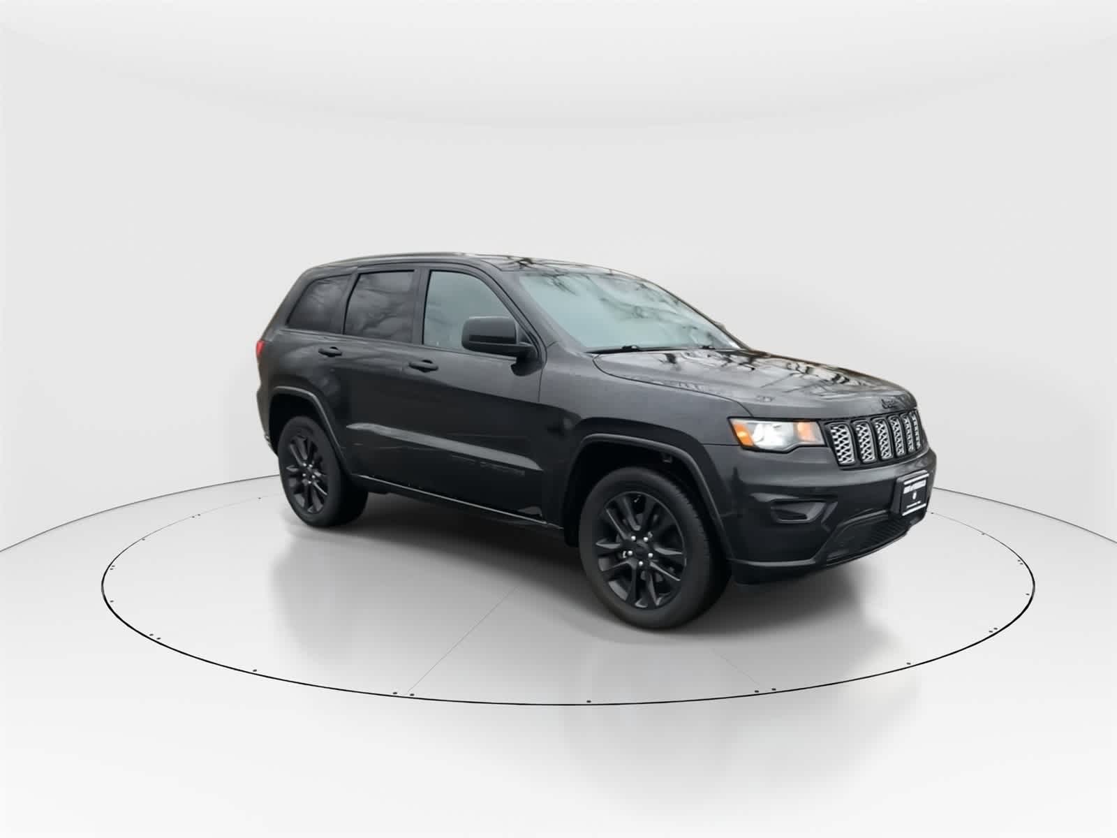 2017 Jeep Grand Cherokee Laredo photo 2