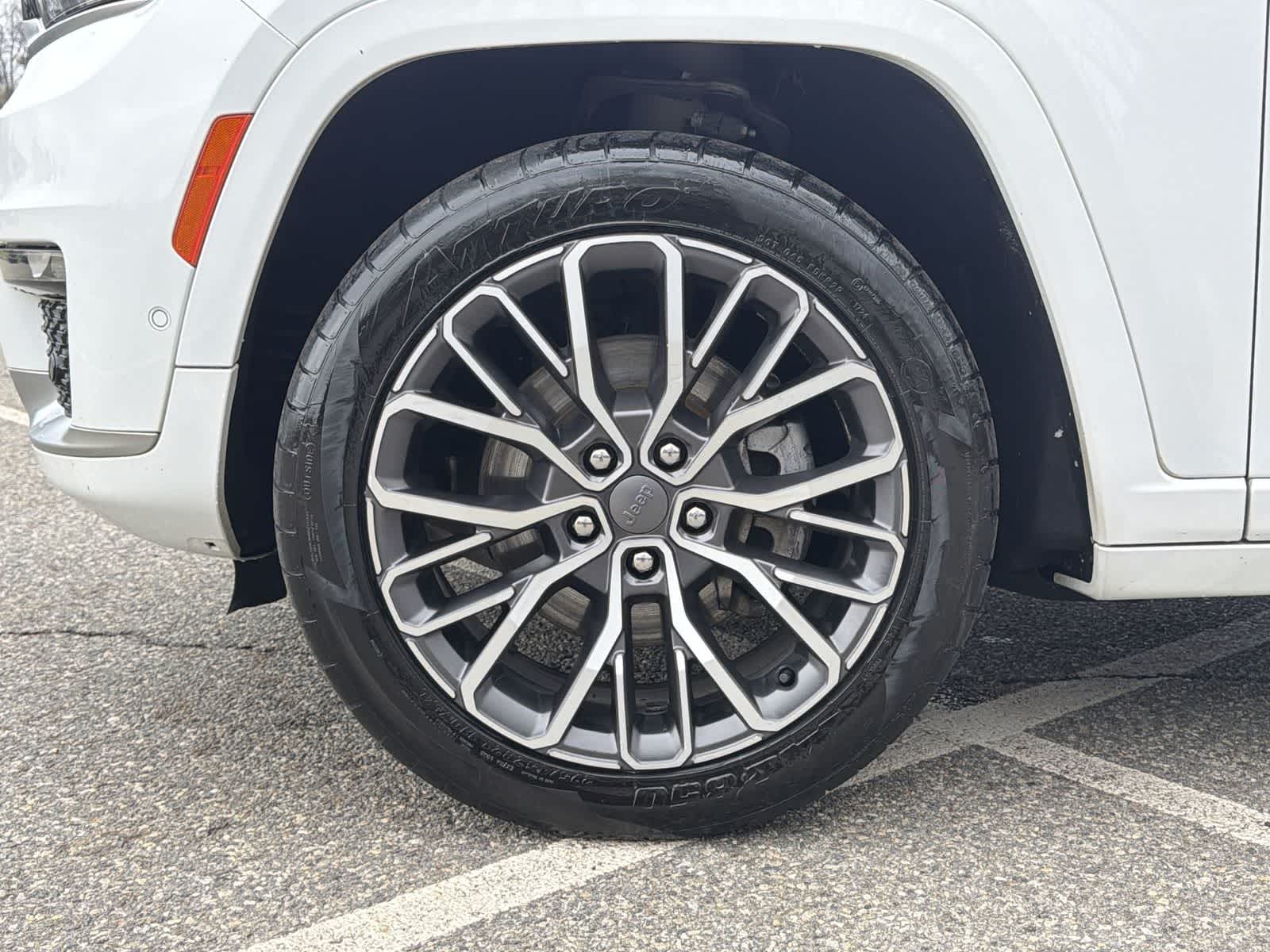 Thumbnail: 2022 Jeep Grand Cherokee - 16