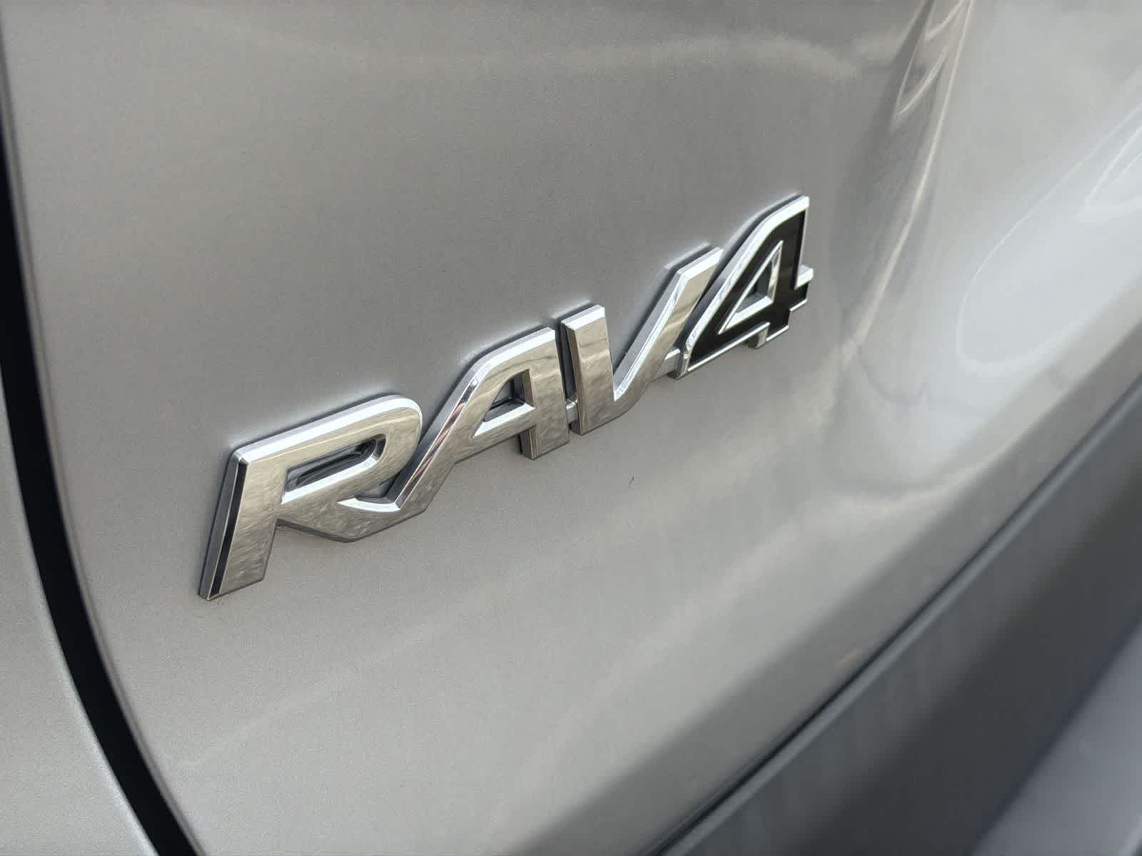Thumbnail: 2022 Toyota RAV4 - 15