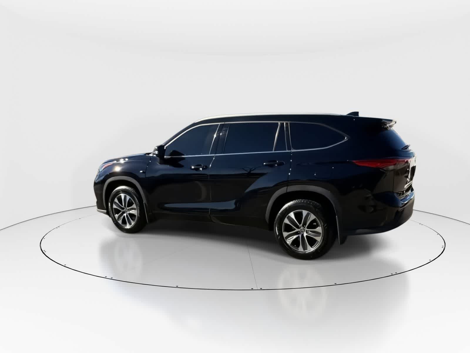 Thumbnail: 2022 Toyota Highlander - 9