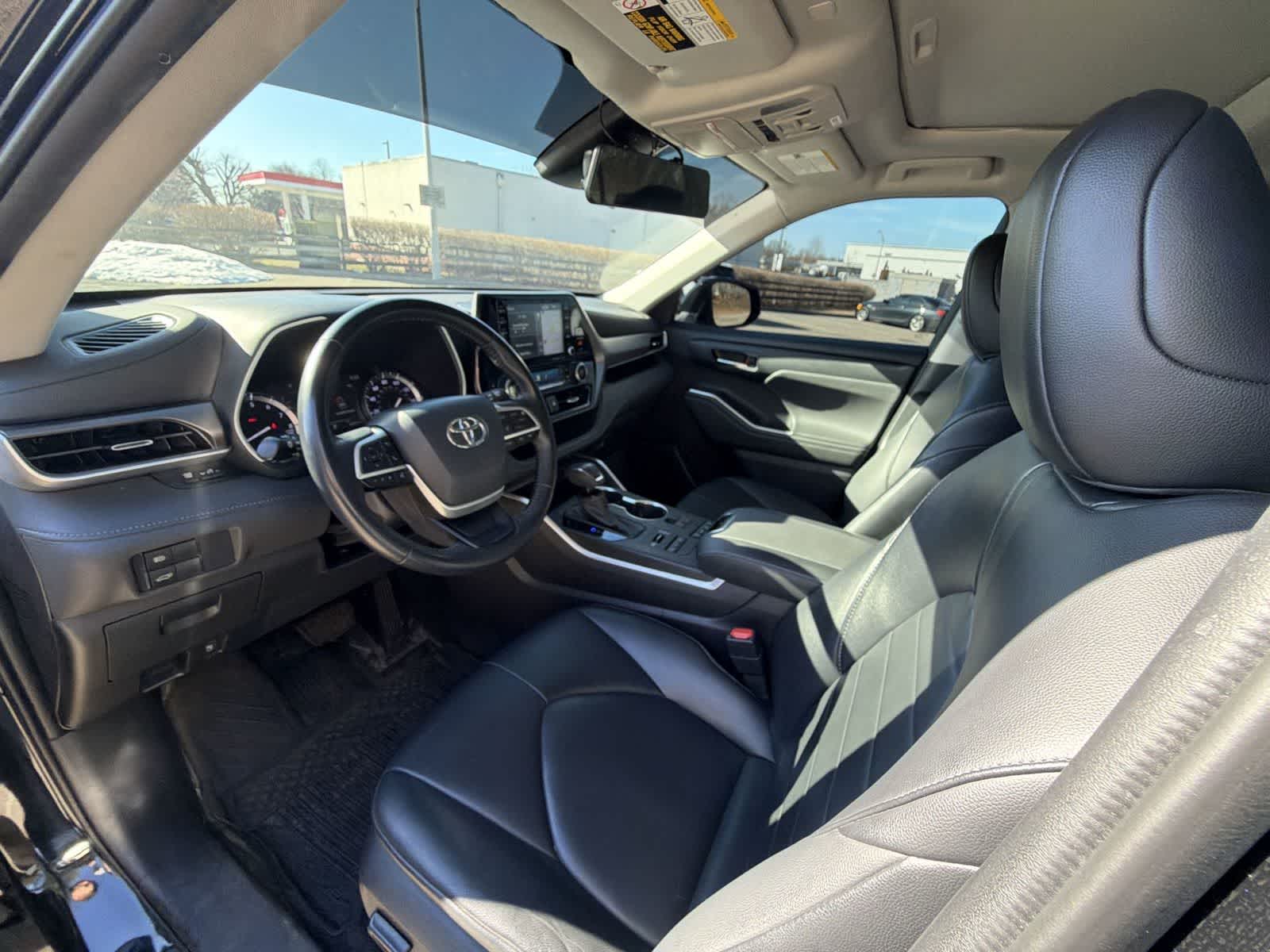 Thumbnail: 2022 Toyota Highlander - 10
