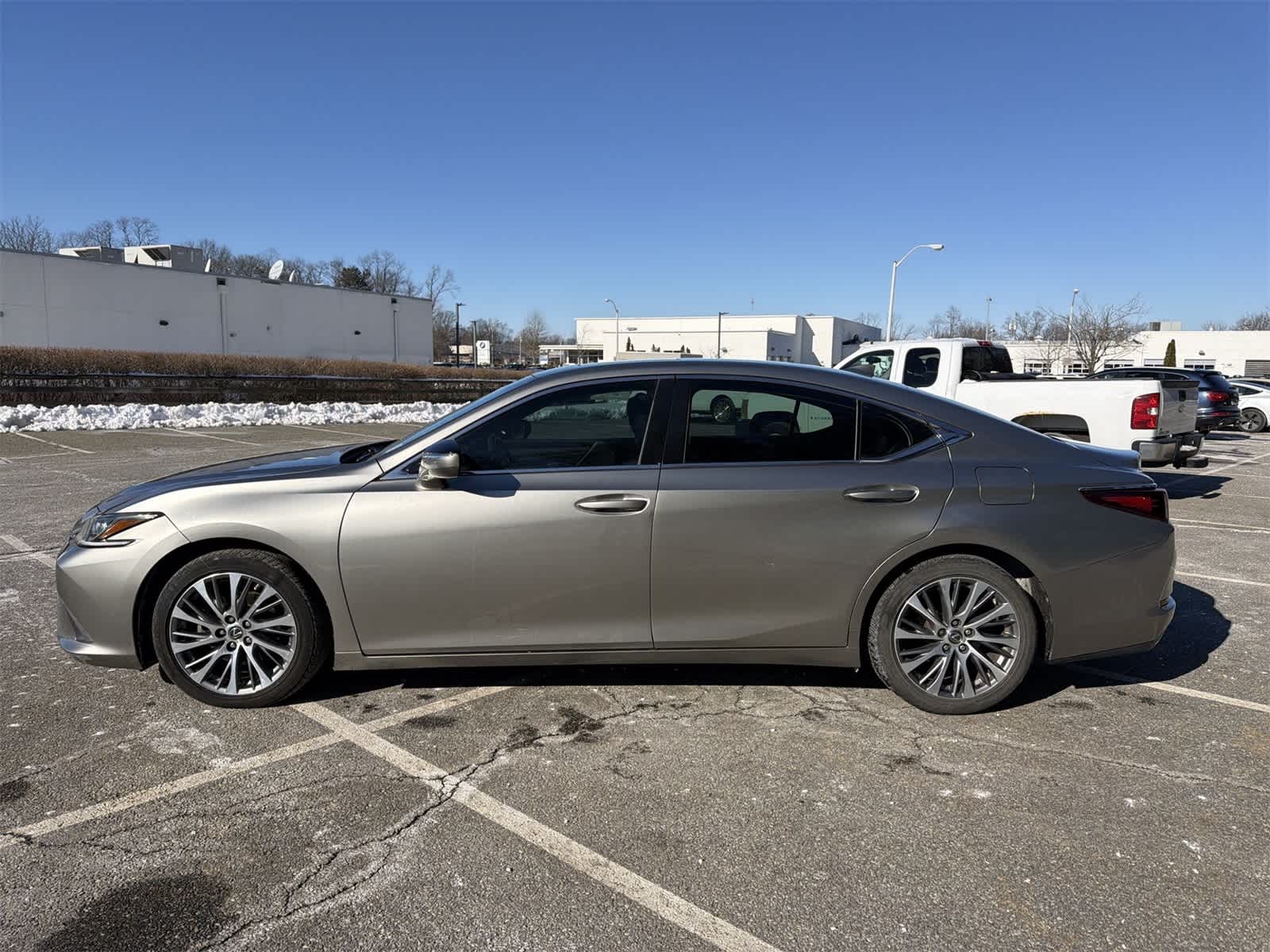 Thumbnail: 2019 Lexus ES - 11