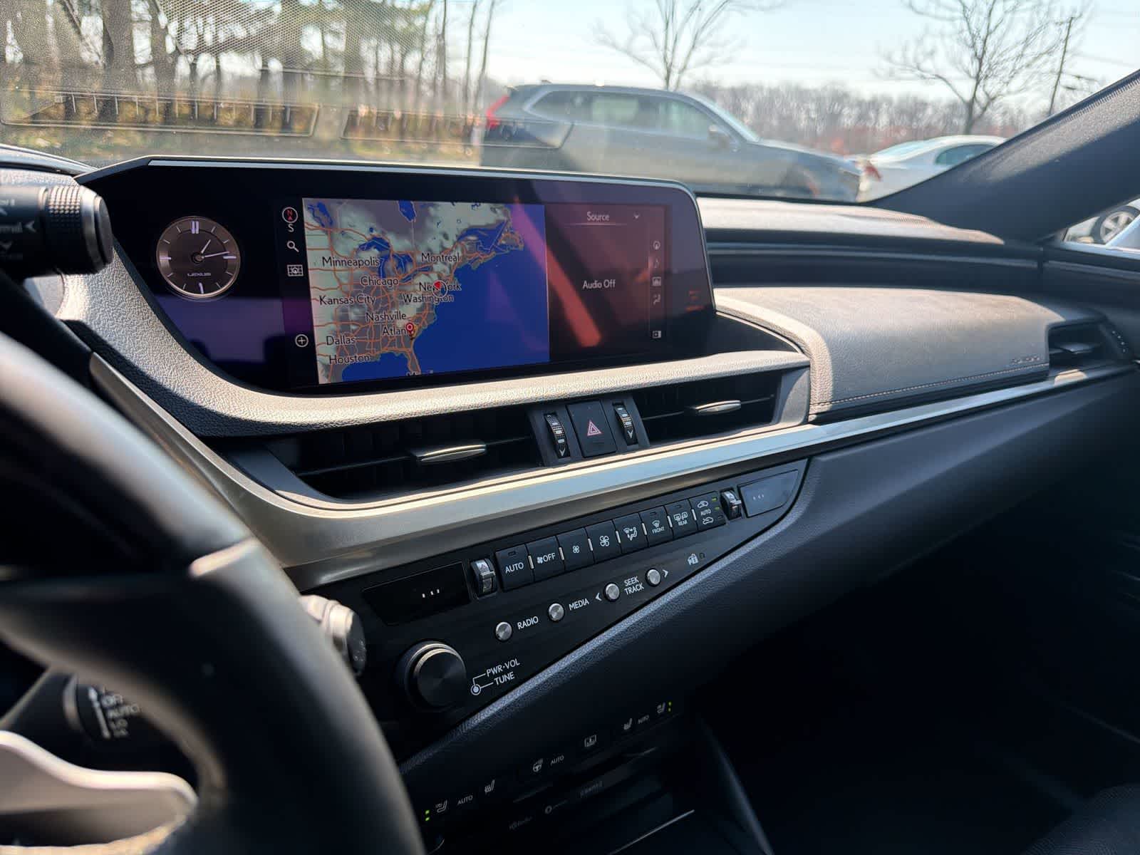 Thumbnail: 2020 Lexus ES - 24