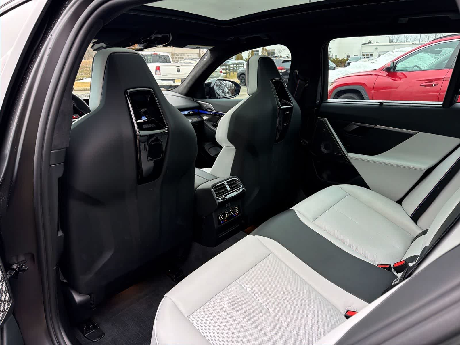 Thumbnail: 2026 BMW M5 - 20