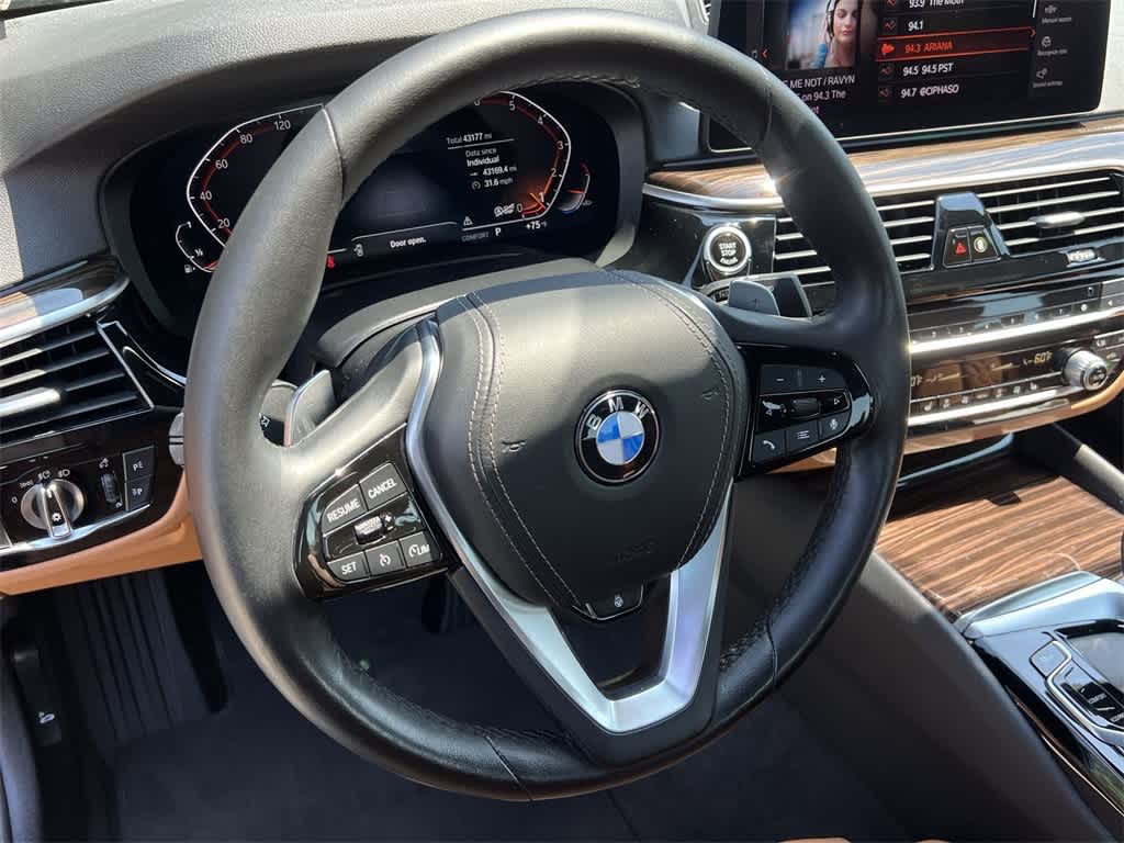 Thumbnail: 2022 BMW 5 Series - 23
