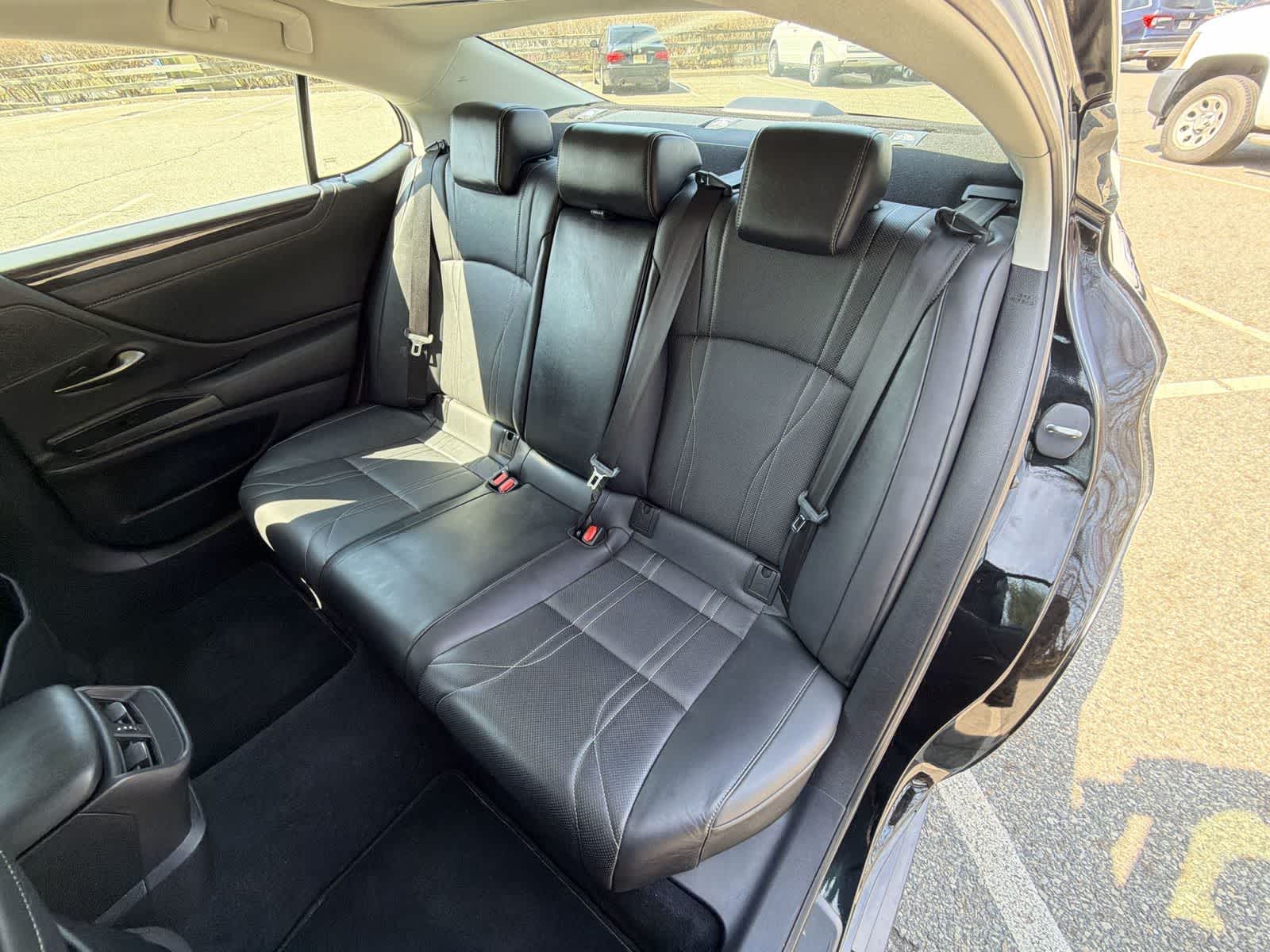 Thumbnail: 2020 Lexus ES - 21