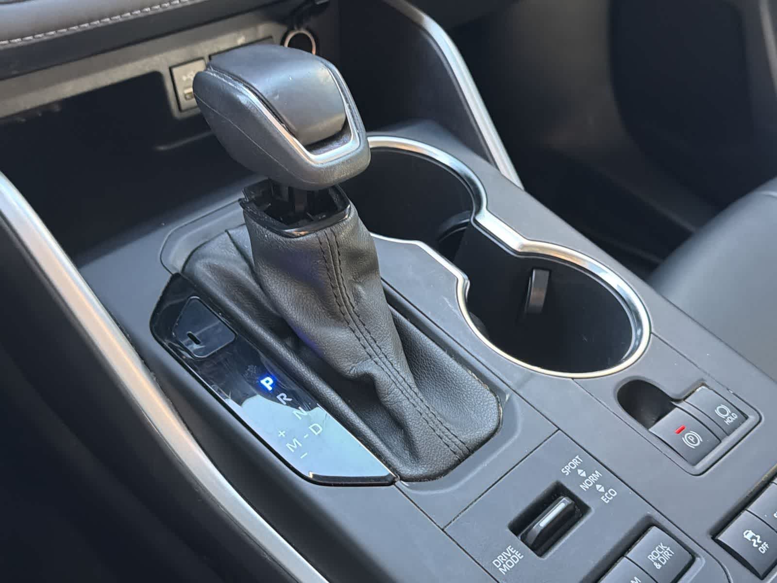 Thumbnail: 2022 Toyota Highlander - 25