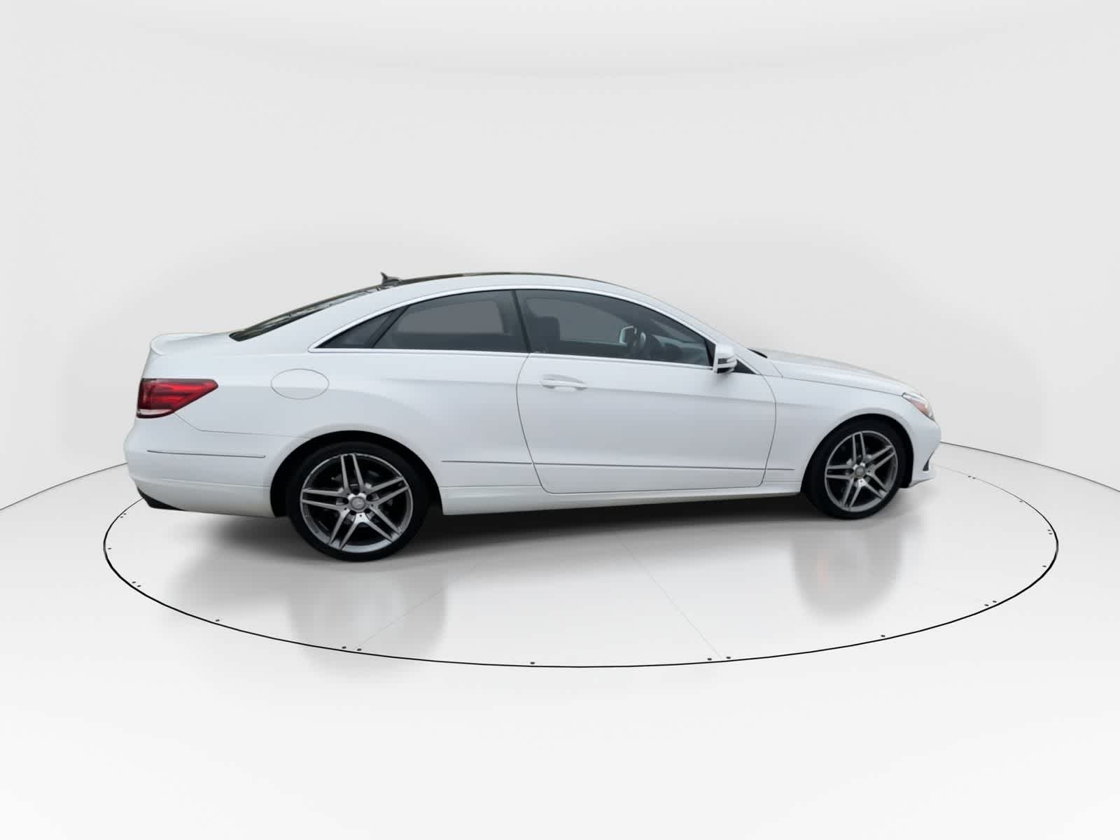 Thumbnail: 2016 Mercedes-Benz E-Class - 8