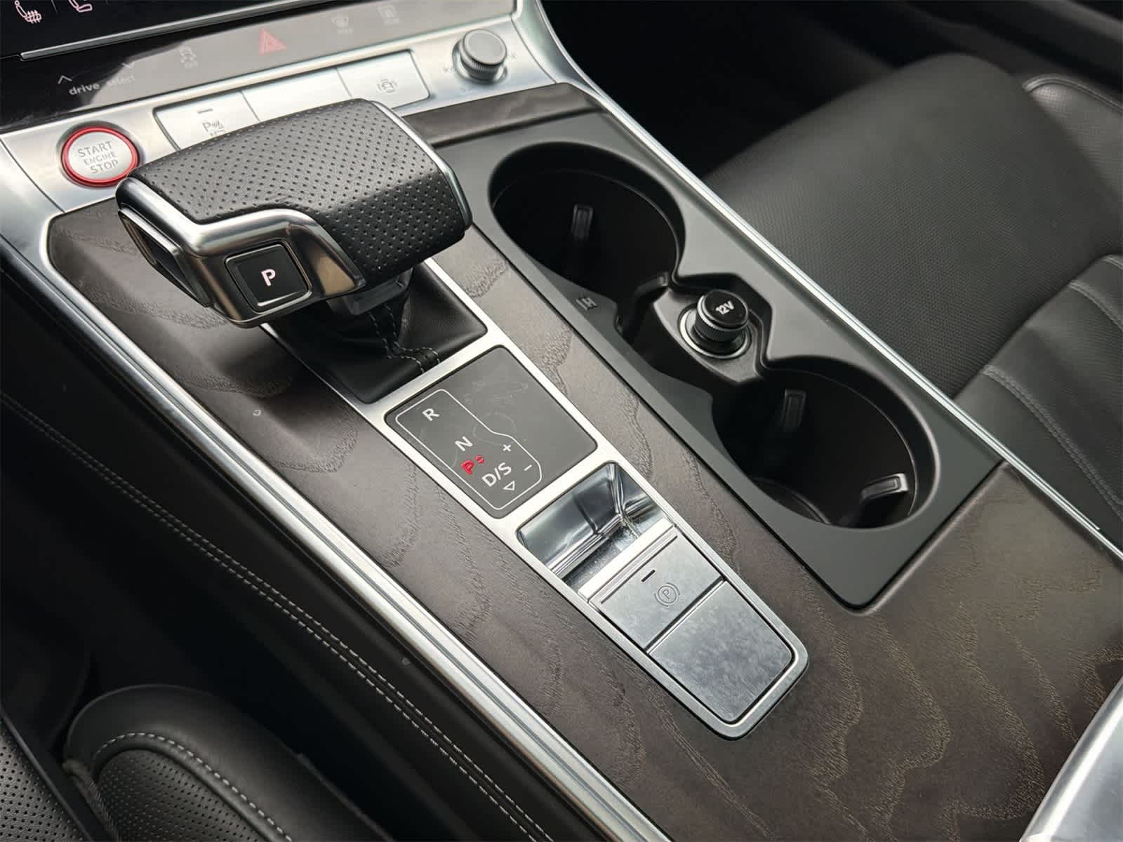 Thumbnail: 2020 Audi S6 - 25