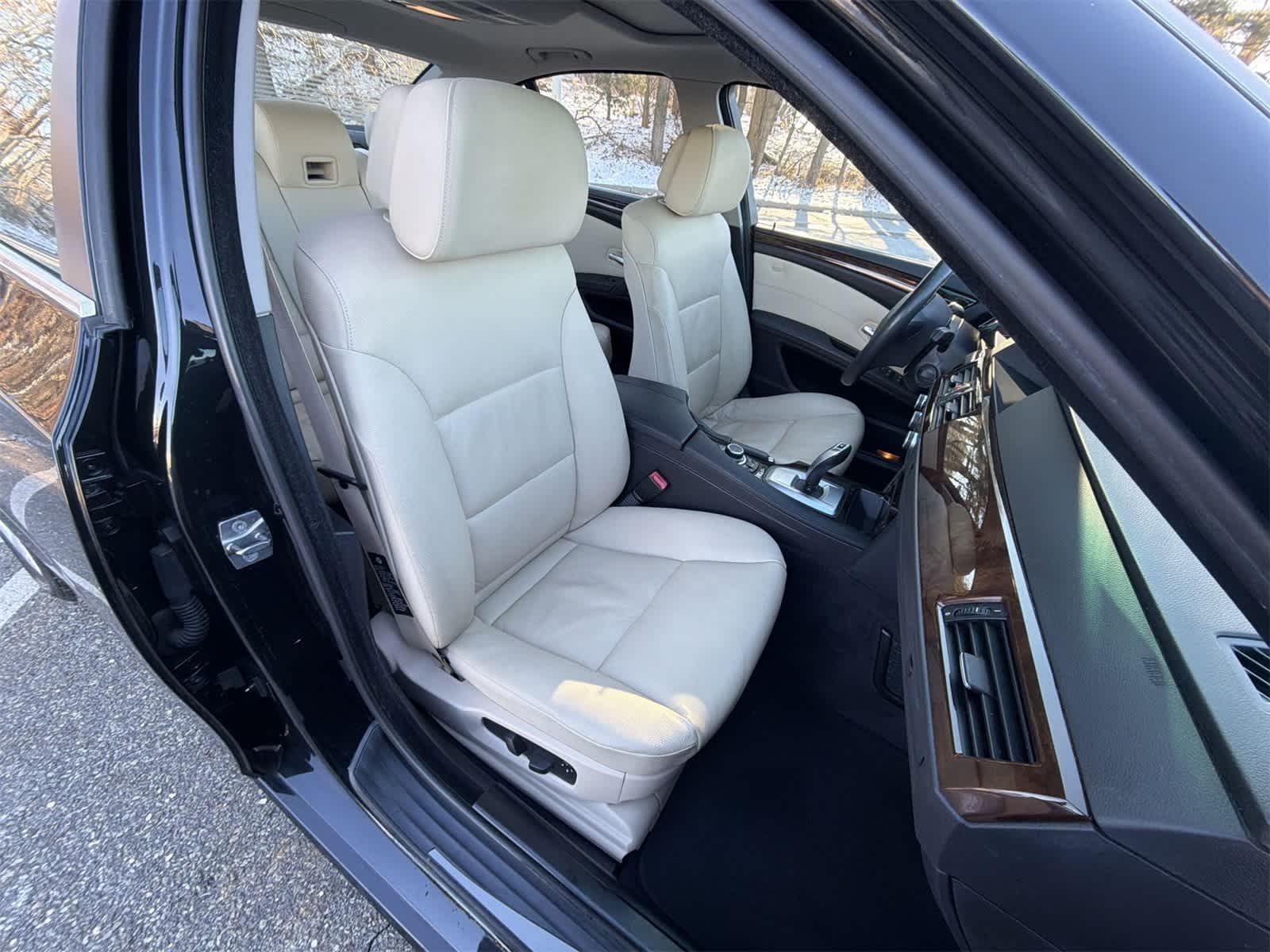 Thumbnail: 2010 BMW 5 Series - 22