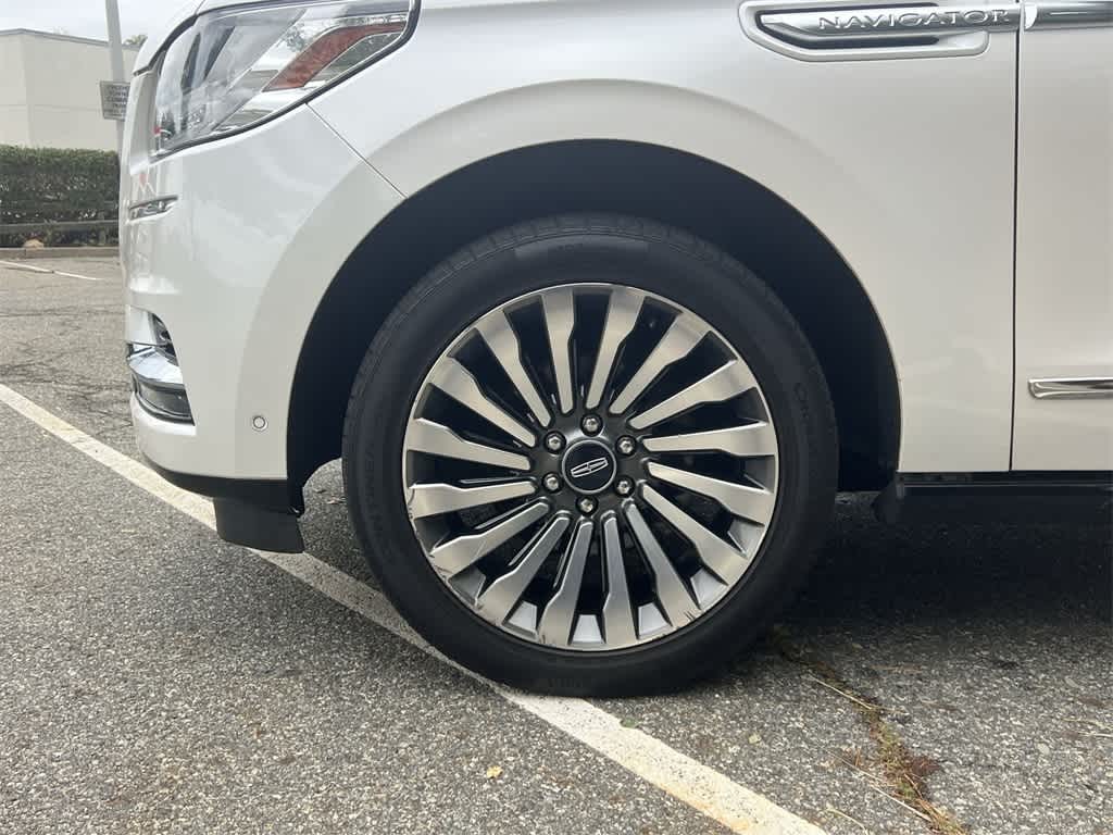 Thumbnail: 2019 Lincoln Navigator - 16