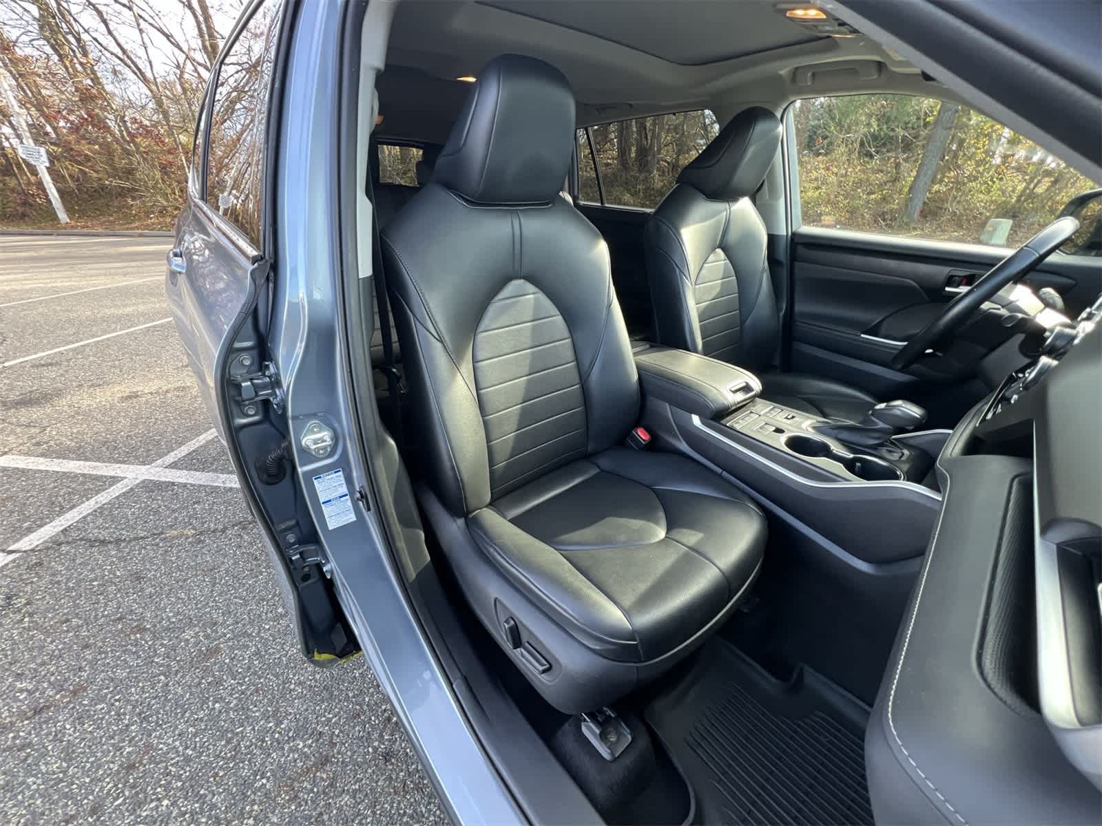 Thumbnail: 2020 Toyota Highlander - 22