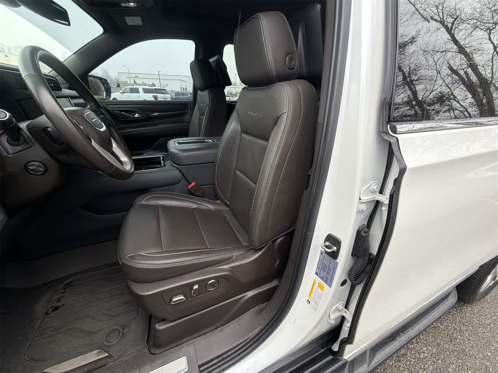 Thumbnail: 2021 GMC Yukon XL - 18