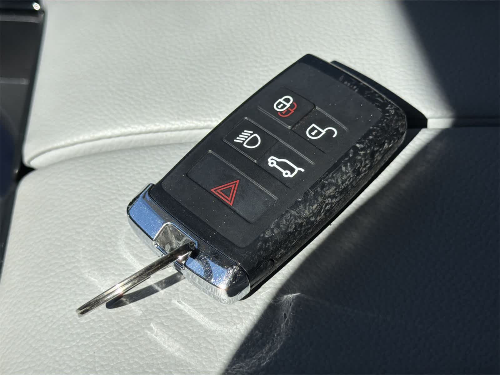 Thumbnail: 2020 Land Rover Range Rover Evoque - 28