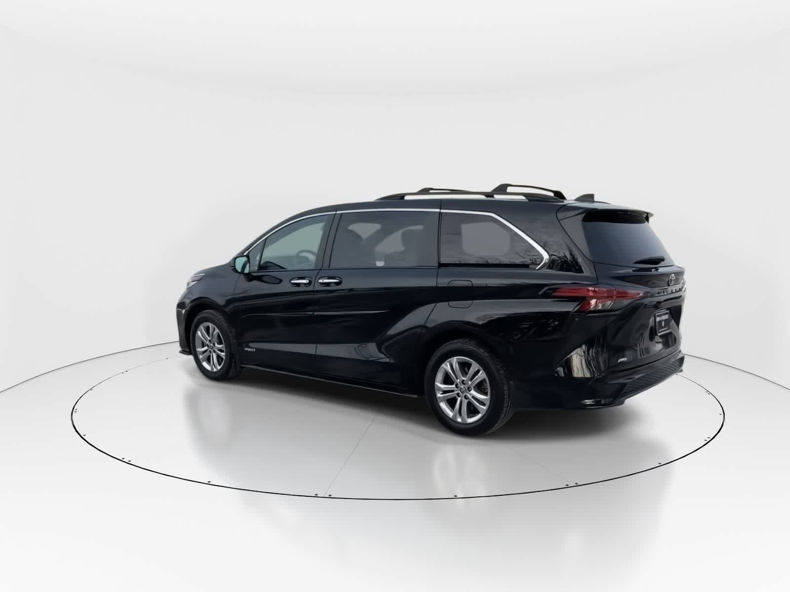 Thumbnail: 2021 Toyota Sienna - 7