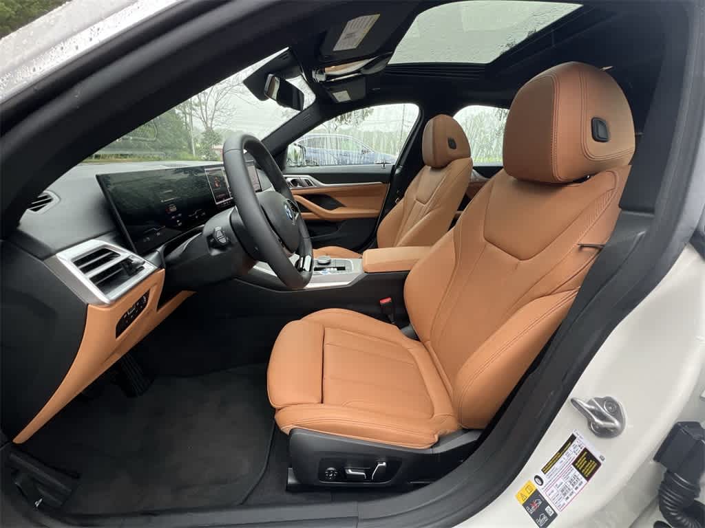 Thumbnail: 2025 BMW i4 - 19