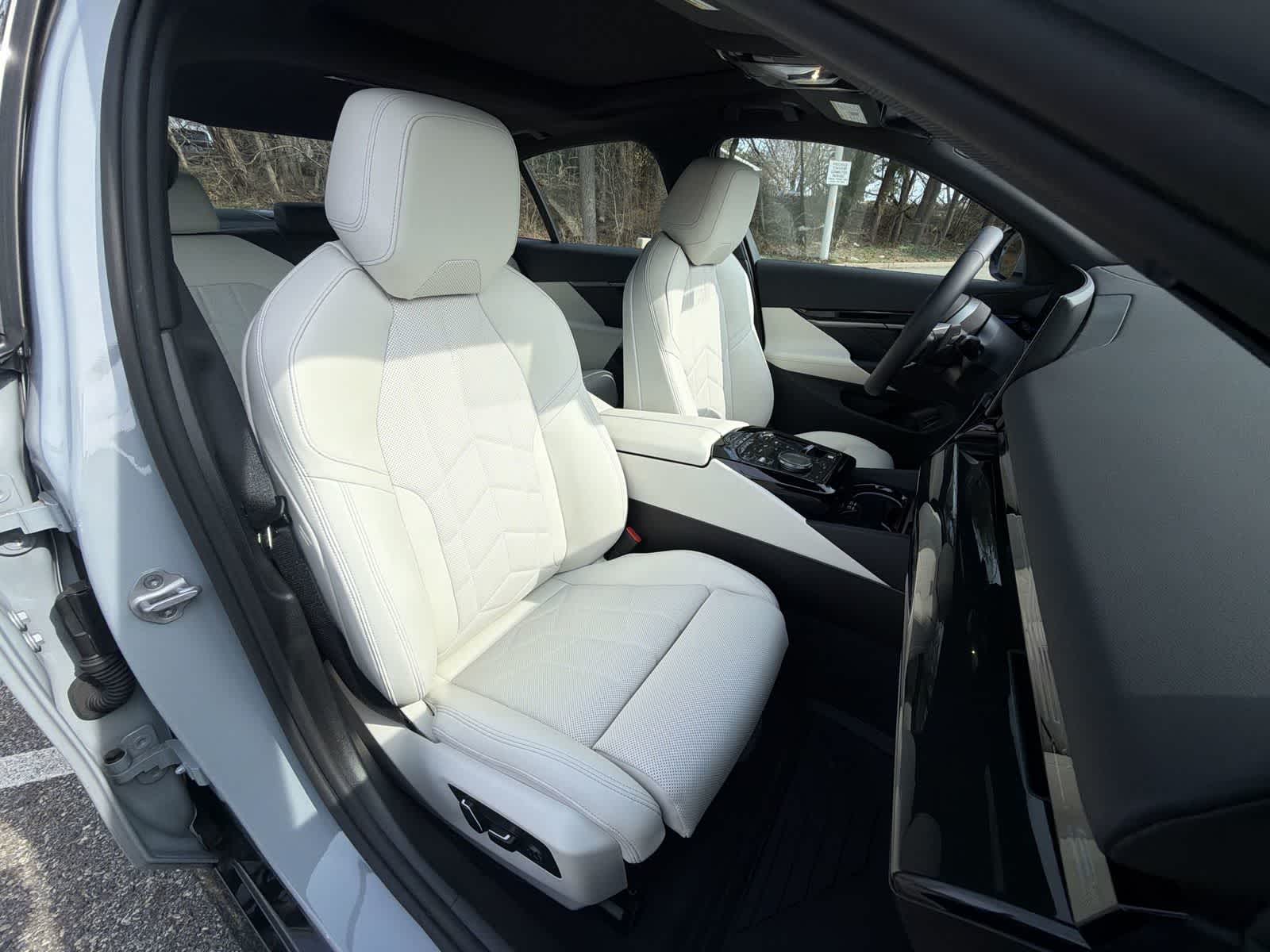 Thumbnail: 2026 BMW 5 Series - 22