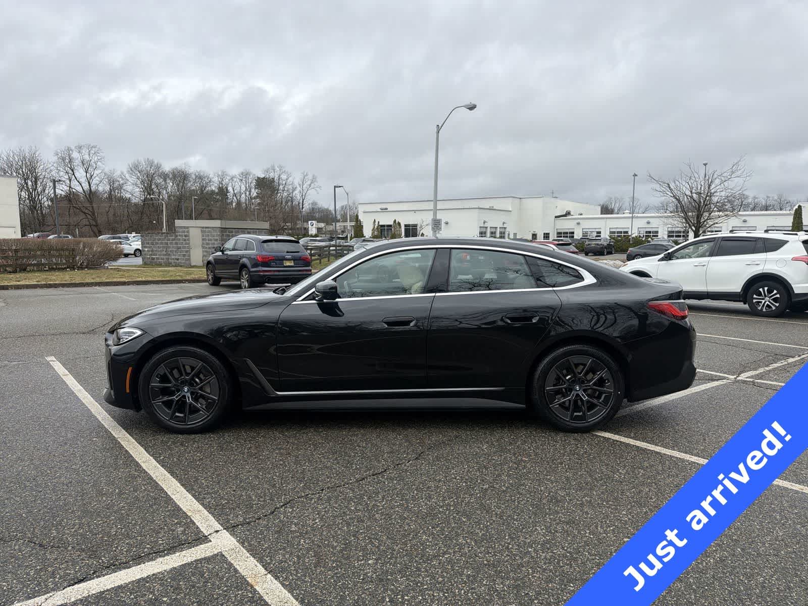 Thumbnail: 2023 BMW i4 - 11