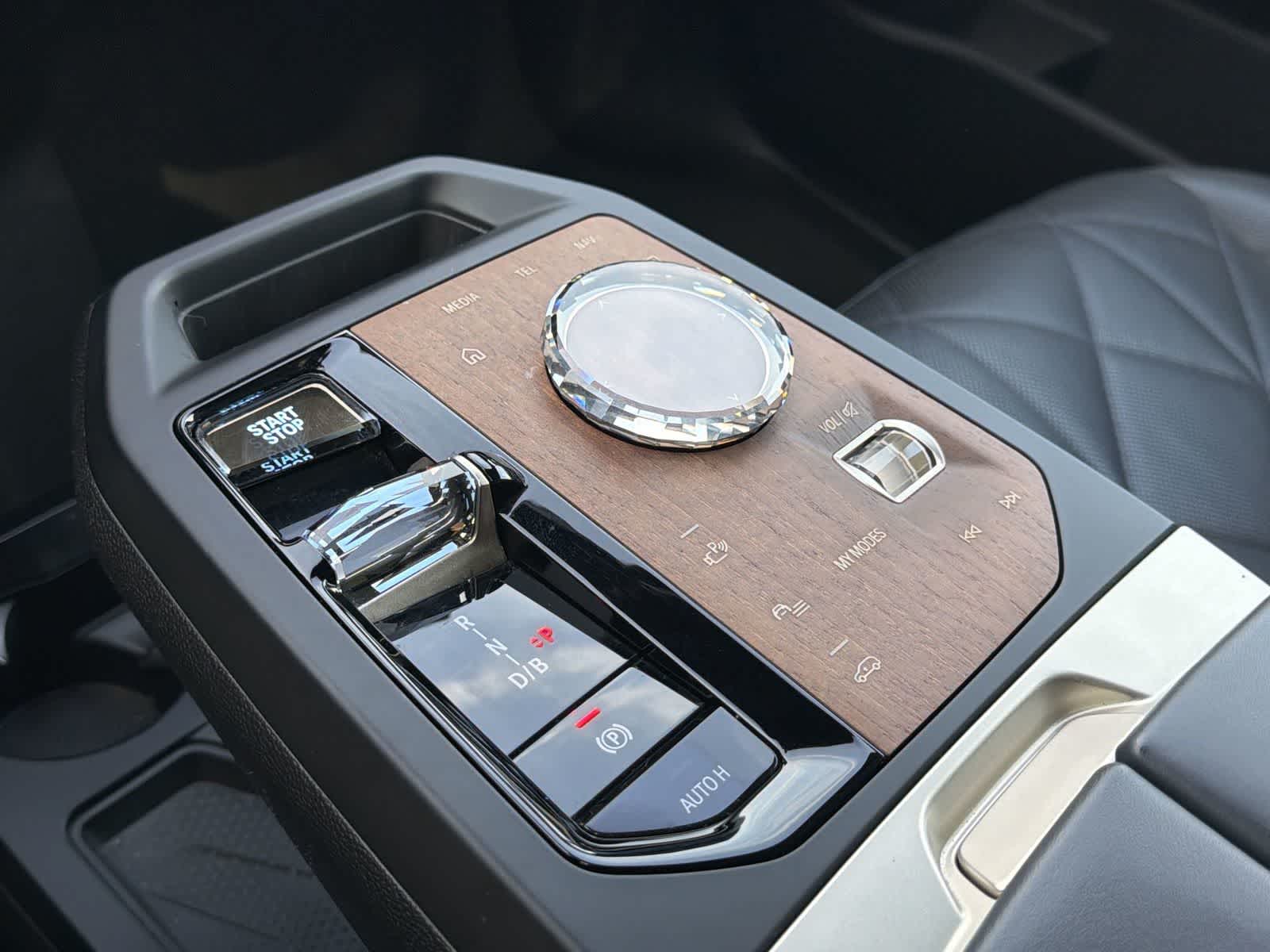 Thumbnail: 2023 BMW iX - 25