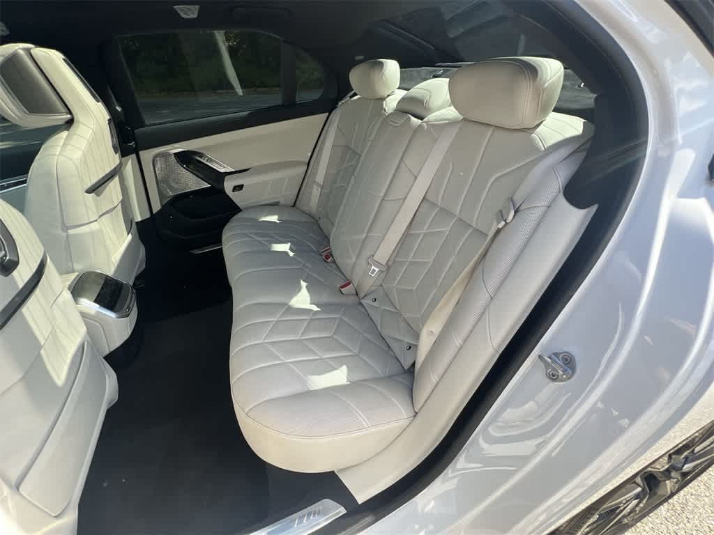 Thumbnail: 2023 BMW 7 Series - 21