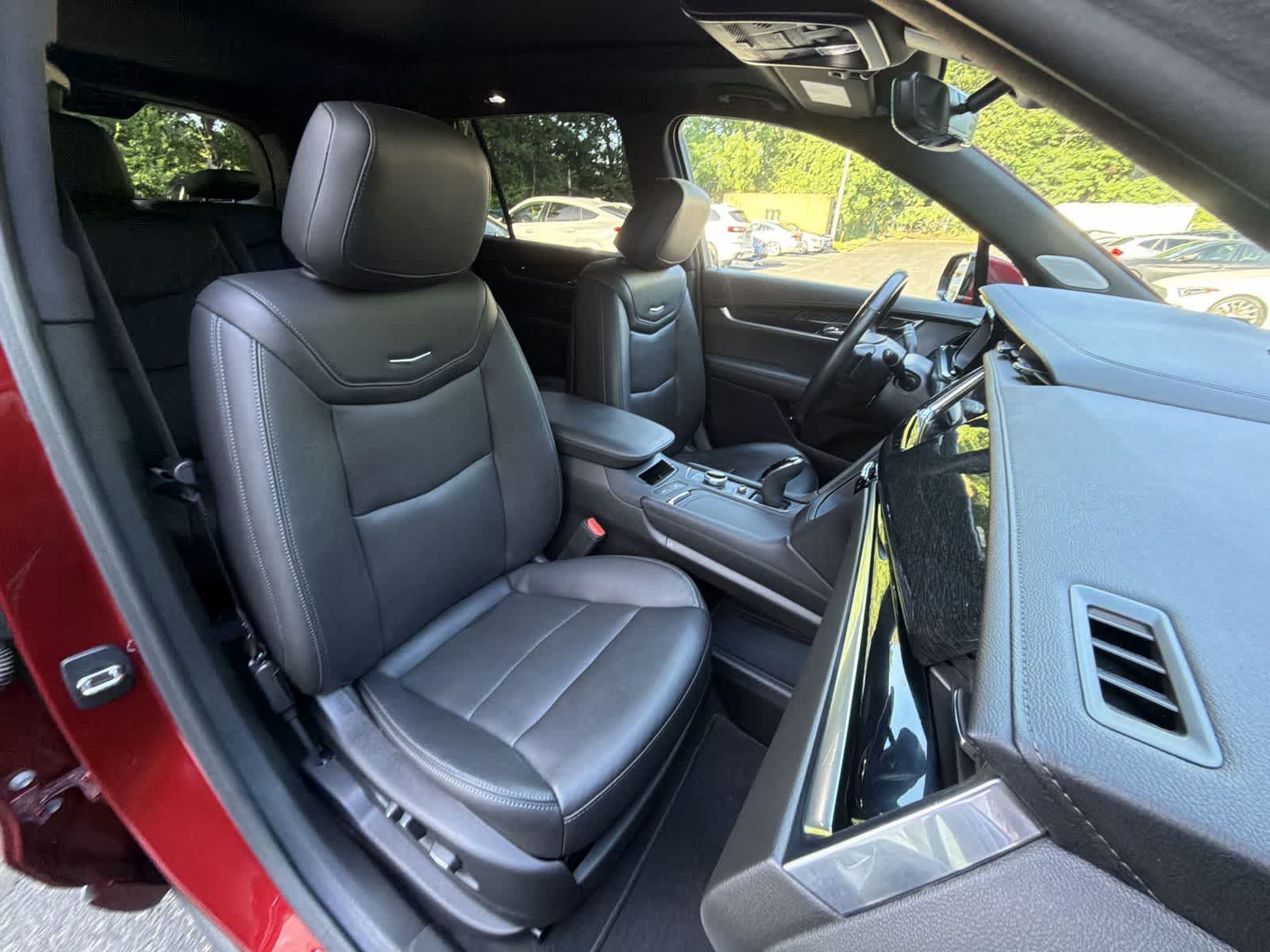 Thumbnail: 2023 Cadillac XT6 - 21