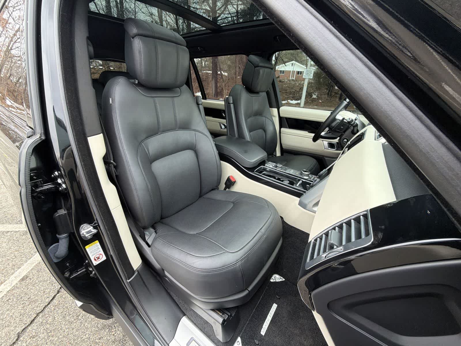 Thumbnail: 2018 Land Rover Range Rover - 22