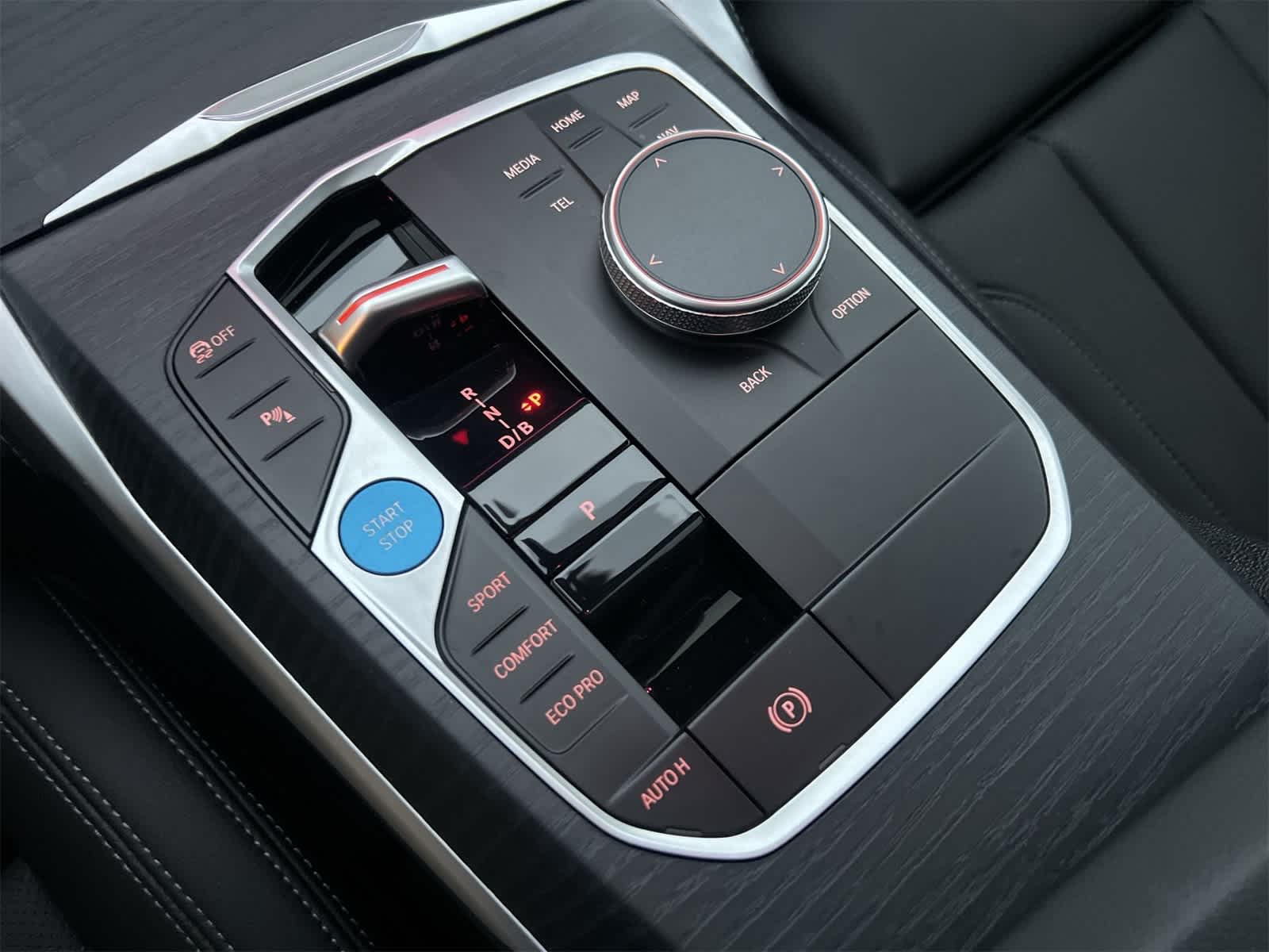 Thumbnail: 2025 BMW i4 - 25