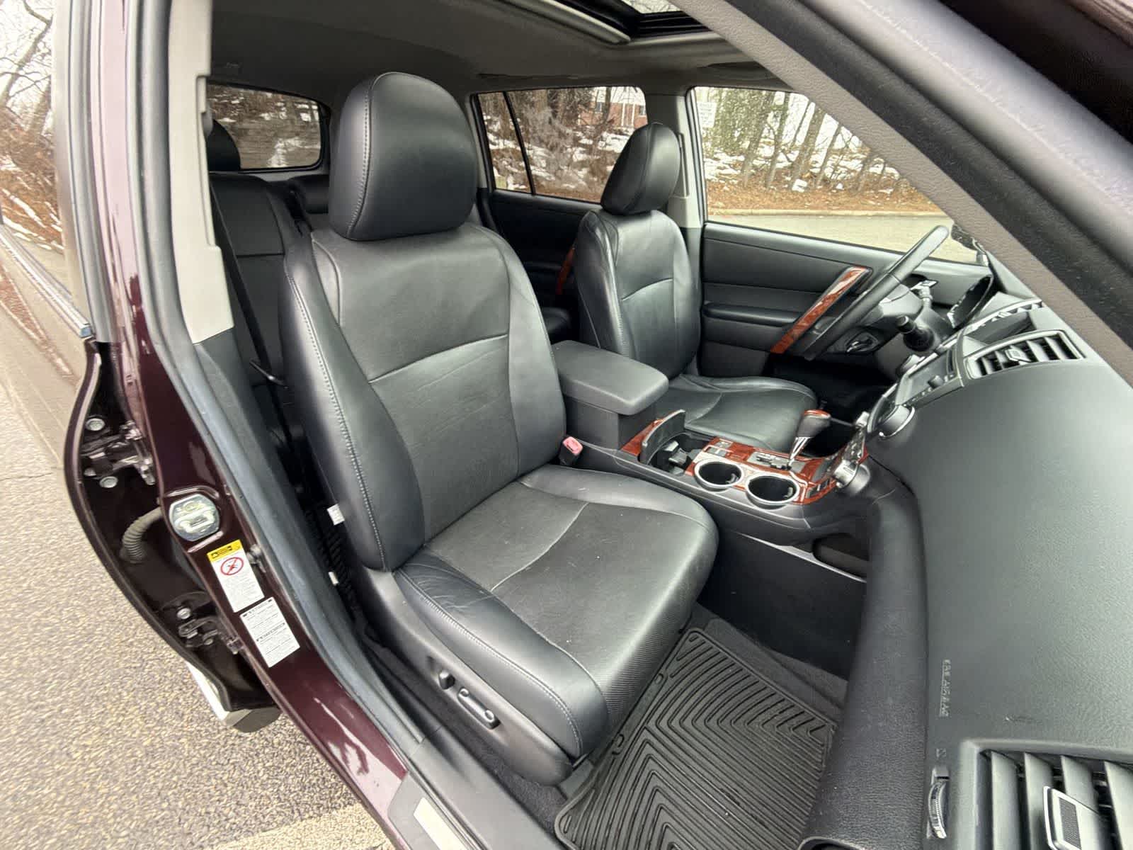 Thumbnail: 2013 Toyota Highlander - 22