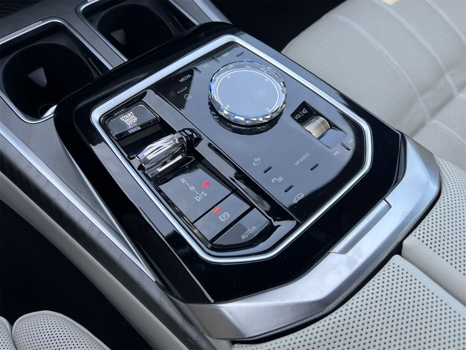 Thumbnail: 2023 BMW 7 Series - 25