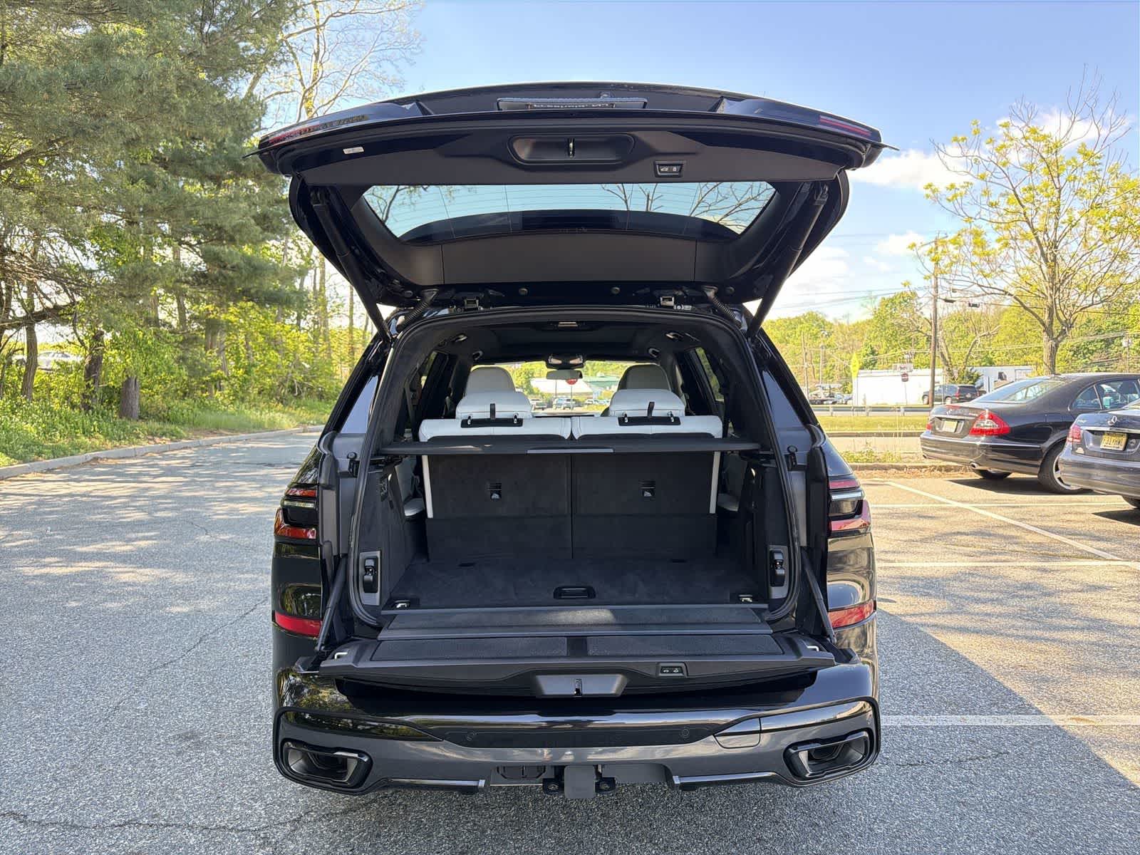 Thumbnail: 2023 BMW X7 - 27