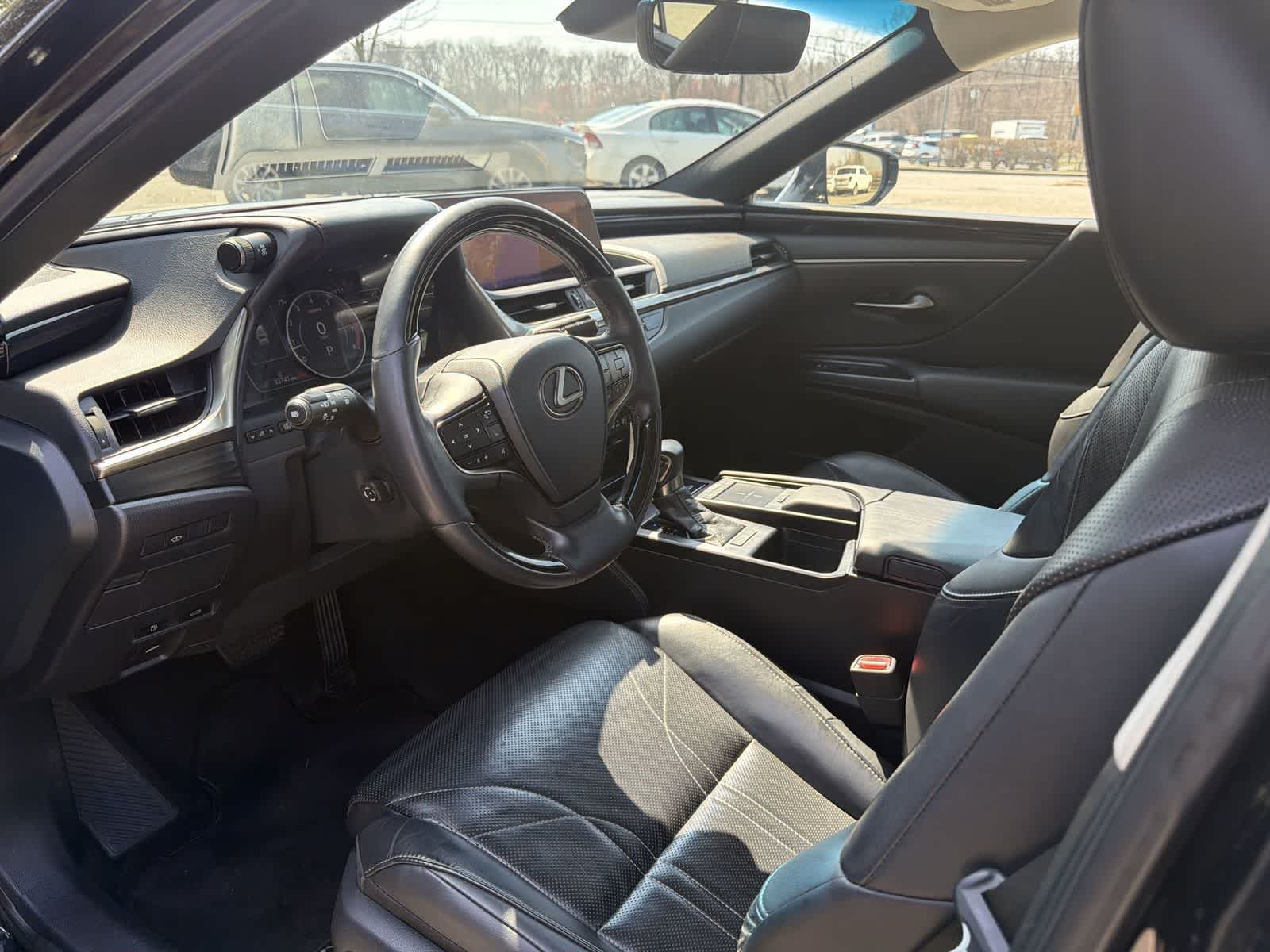 Thumbnail: 2020 Lexus ES - 10