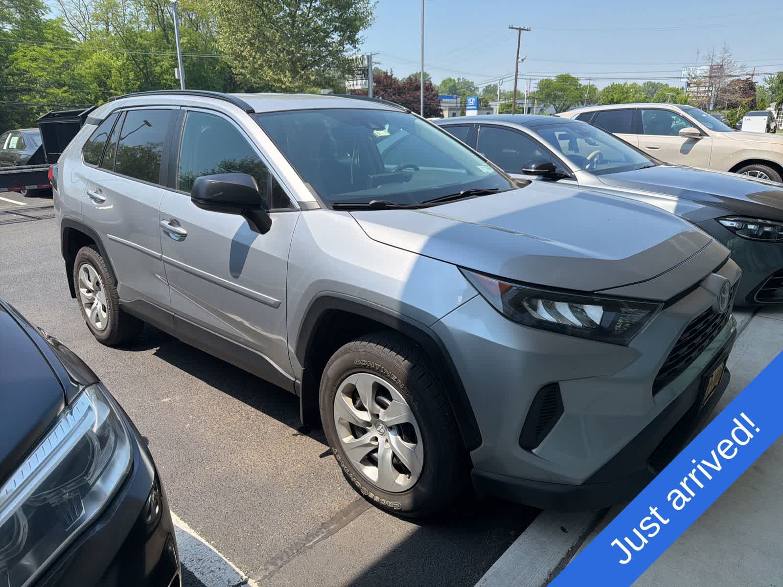 2020 Toyota RAV4 LE AWD's photo