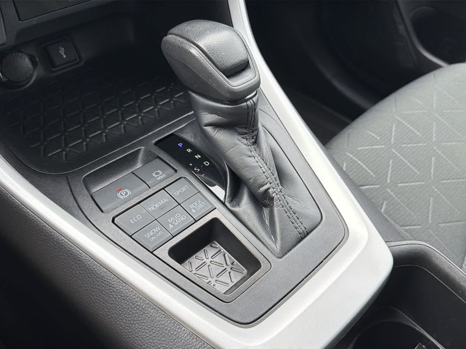 Thumbnail: 2022 Toyota RAV4 - 25