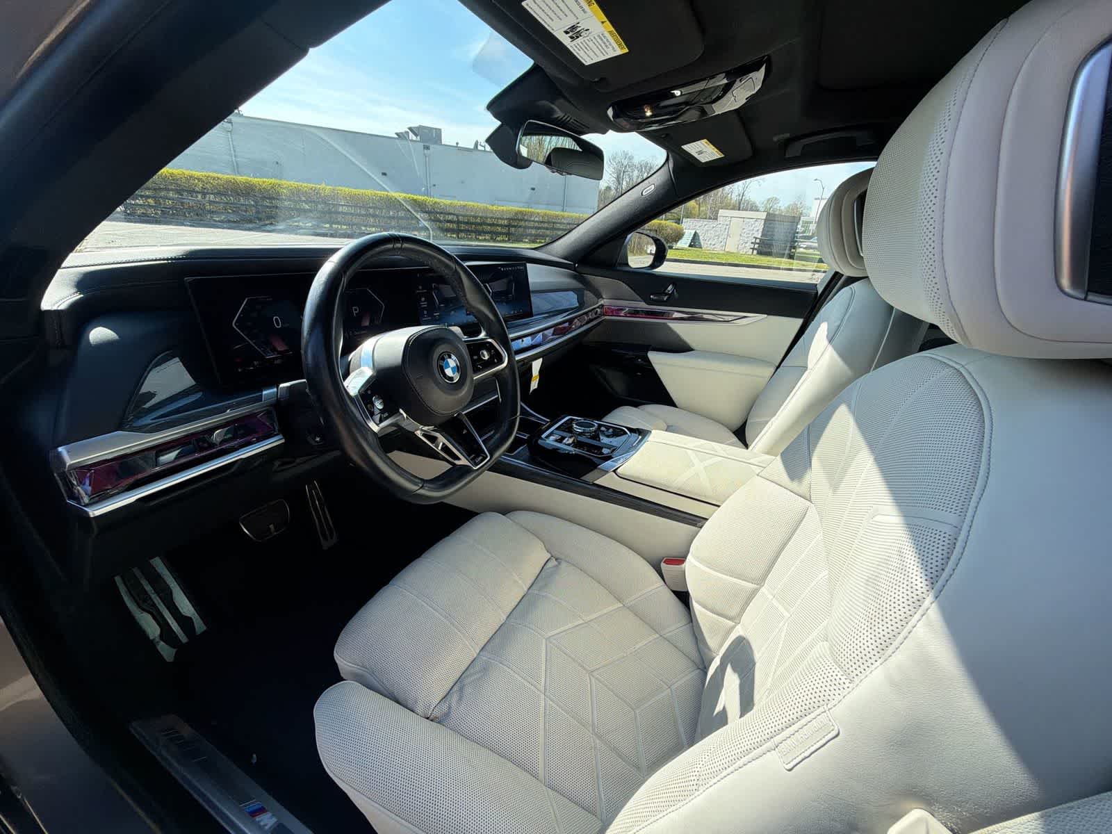 Thumbnail: 2023 BMW 7 Series - 10